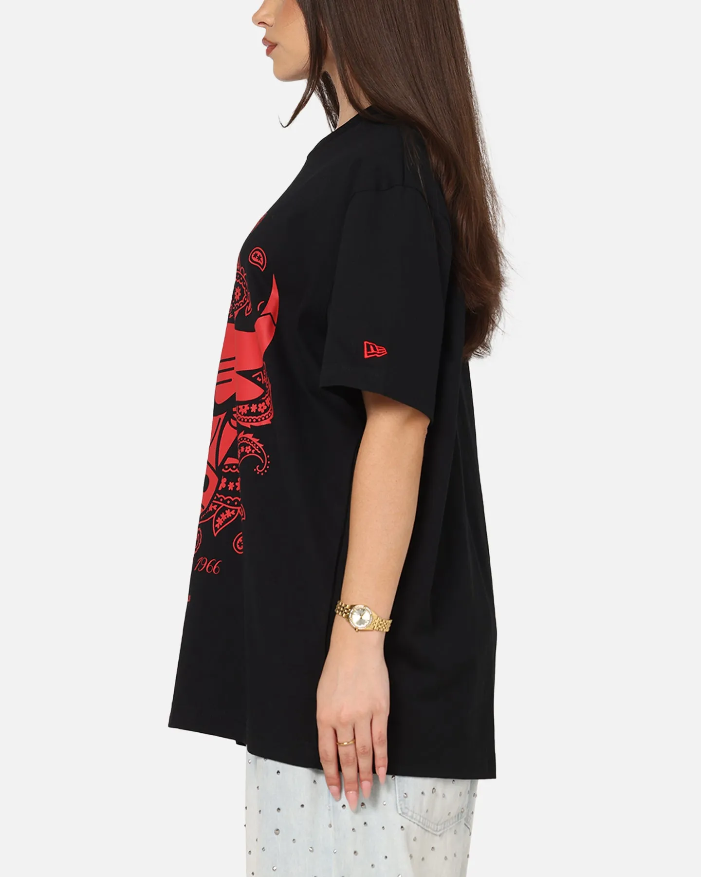 New Era Chicago Bulls Paisley Oversized T-Shirt Black sold by Culture Kings product image thumbnail 5