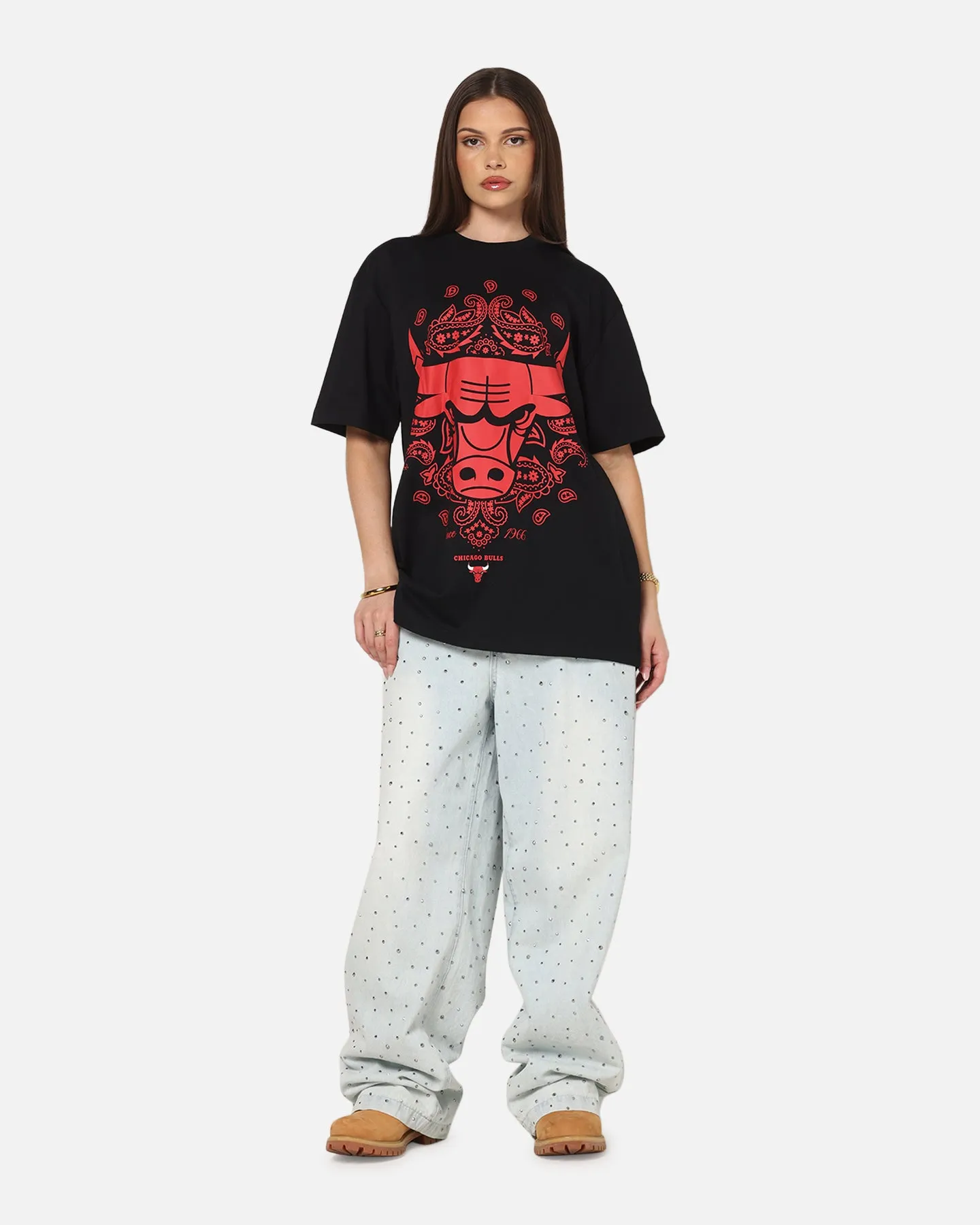 New Era Chicago Bulls Paisley Oversized T-Shirt Black sold by Culture Kings product image thumbnail 2