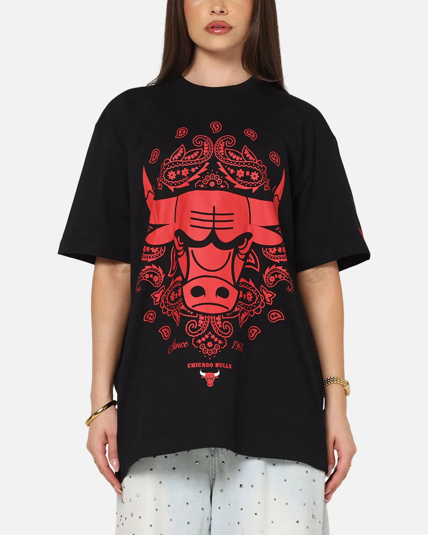 New Era Chicago Bulls Paisley Oversized T-Shirt Black sold by Culture Kings