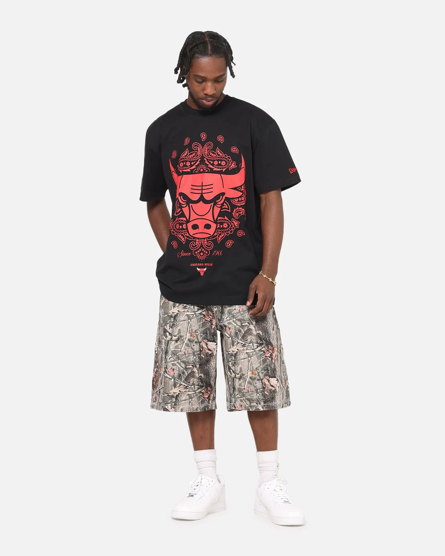 New Era Chicago Bulls Paisley Oversized T-Shirt Black sold by Culture Kings product image thumbnail 2