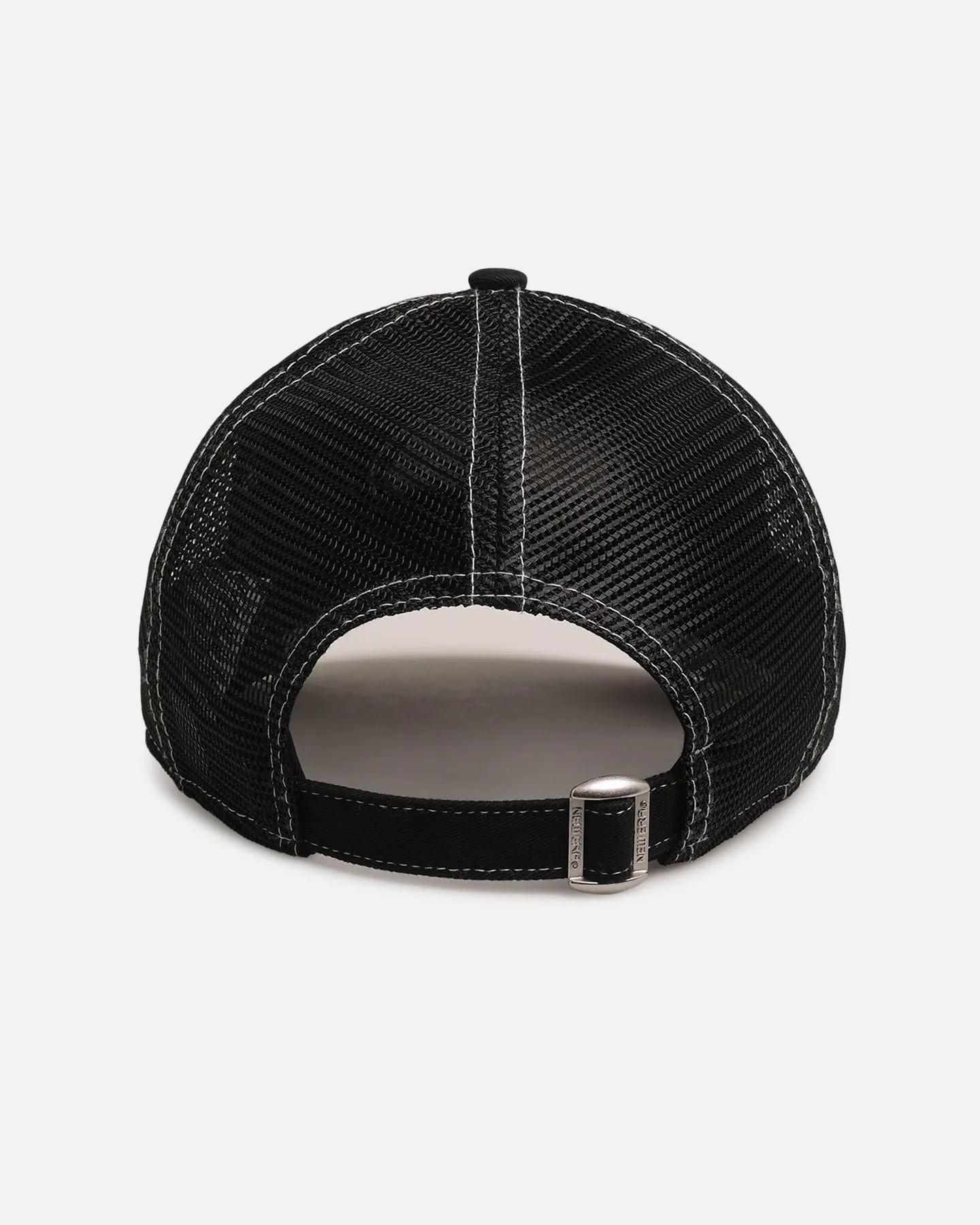 New Era San Francisco 49ers 'Contrast Chrome' 9TWENTY Casual Trucker Strapback Black sold by Culture Kings product image thumbnail 2