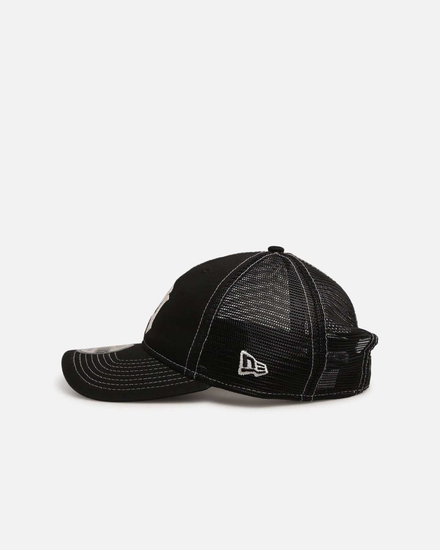 New Era New York Yankees 'Contrast Chrome' 9TWENTY Casual Trucker Strapback Black sold by Culture Kings product image thumbnail 4