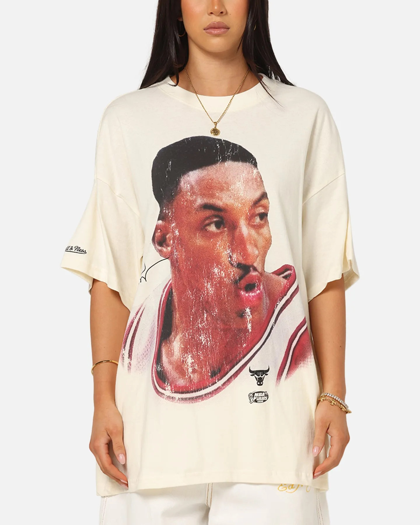 Mitchell & Ness Chicago Bulls Scottie Pippen Big Head T-Shirt Egret sold by Culture Kings