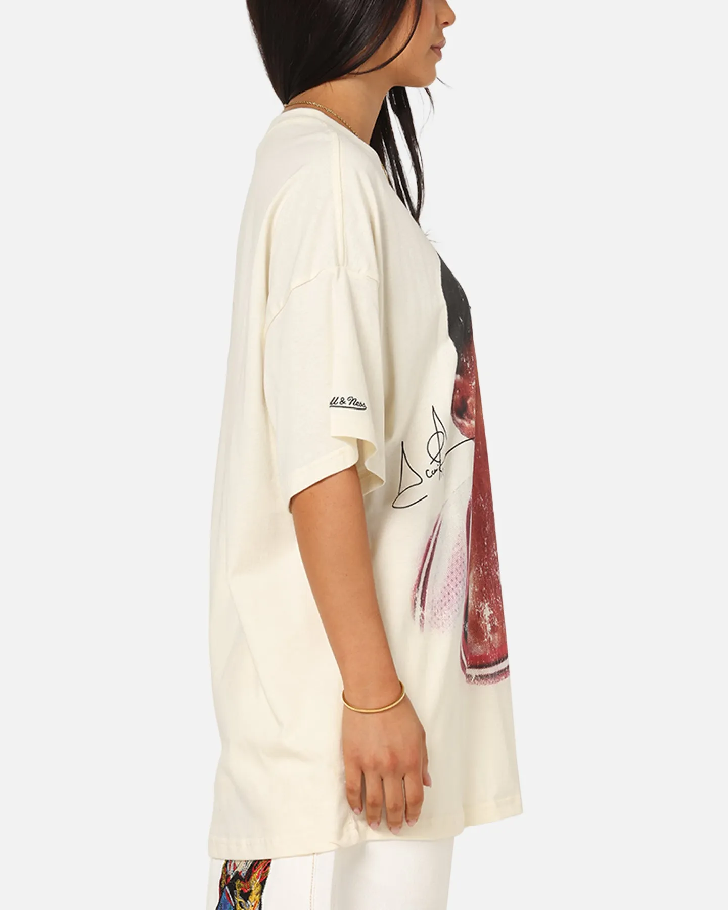 Mitchell & Ness Chicago Bulls Scottie Pippen Big Head T-Shirt Egret sold by Culture Kings product image thumbnail 4