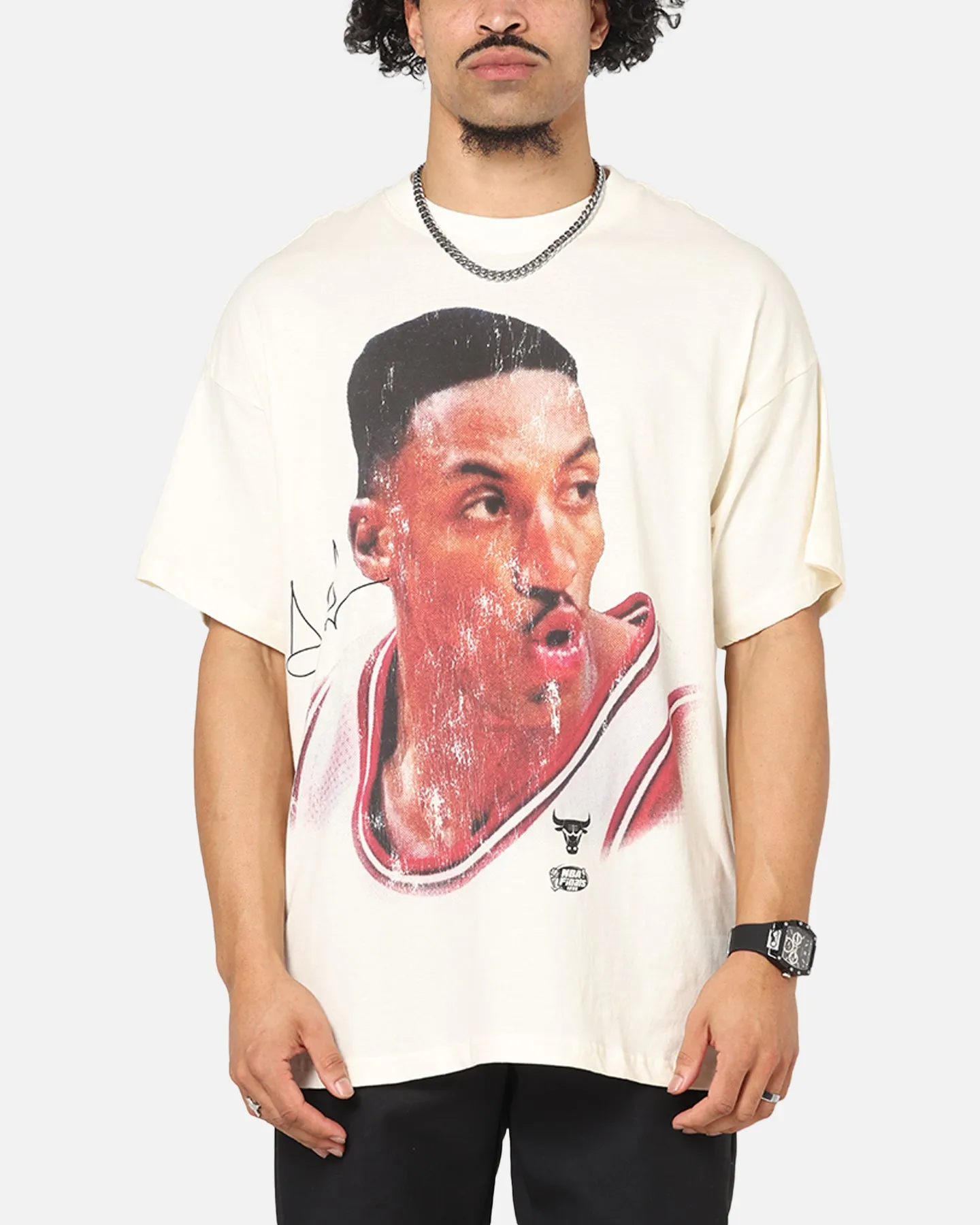 Mitchell & Ness Chicago Bulls Scottie Pippen Big Head T-Shirt Egret sold by Culture Kings