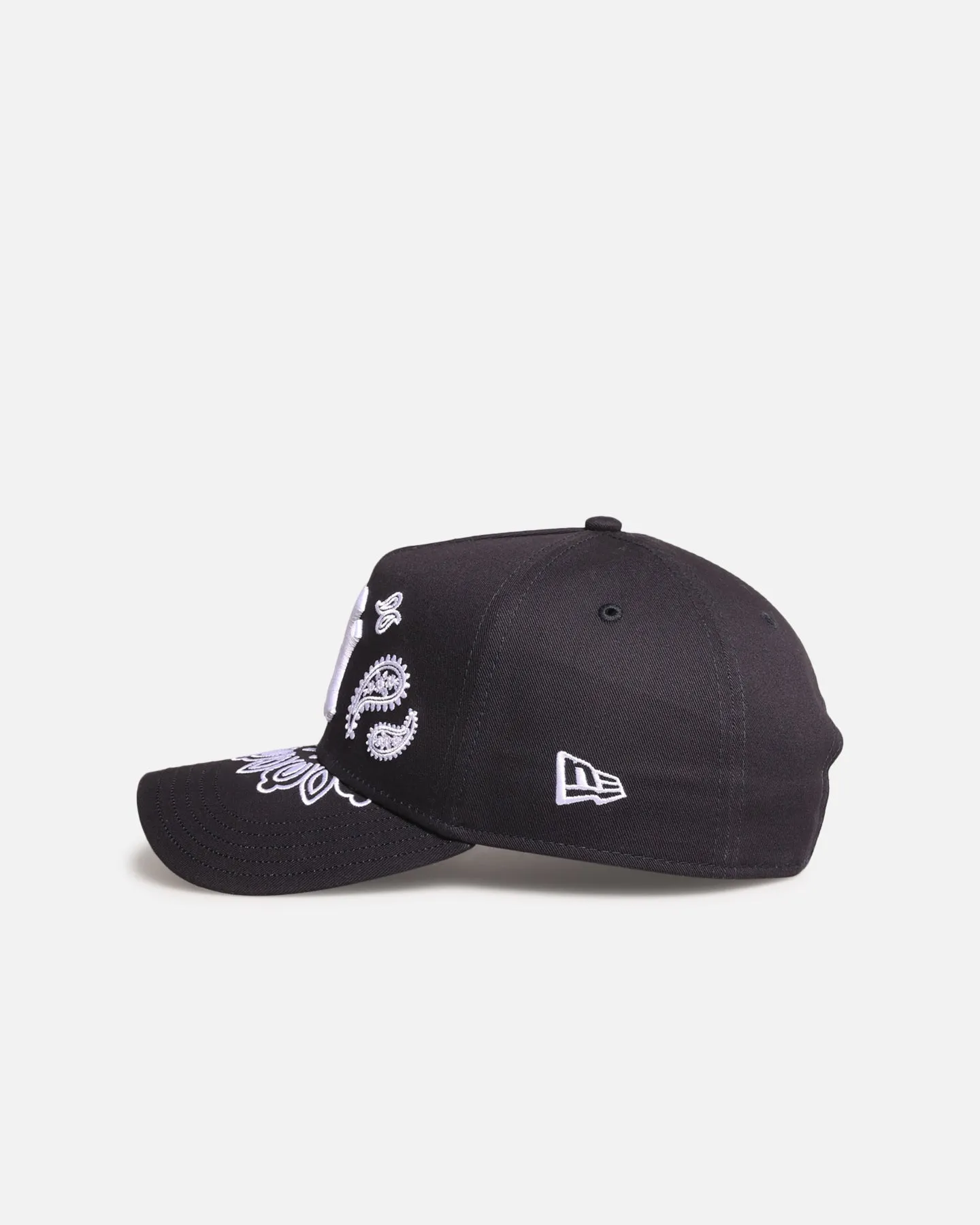 New Era New York Yankees 'Paisley' 9FORTY A-Frame Snapback Black sold by Culture Kings product image thumbnail 4