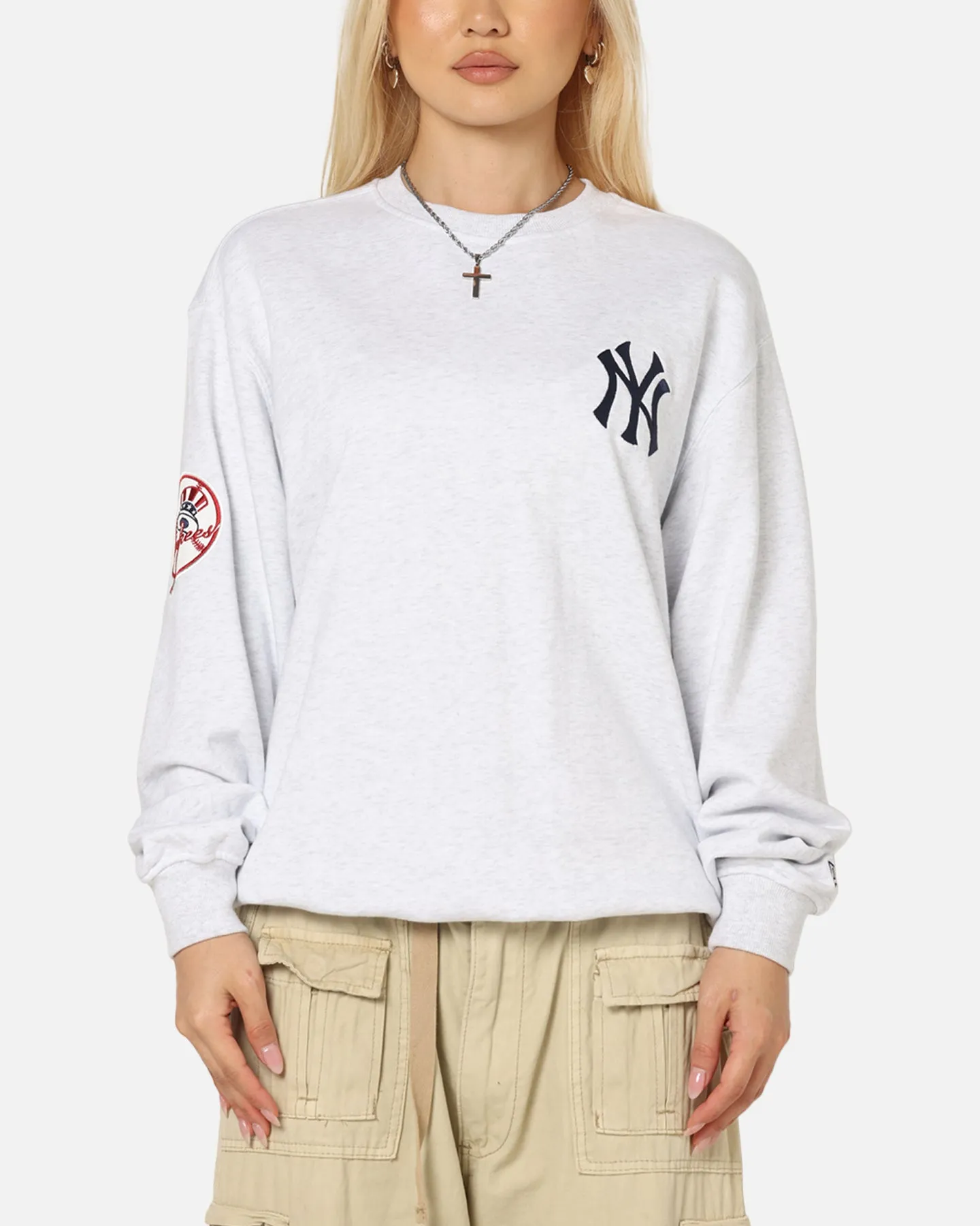 New Era New York Yankees MLB Team Logo Crewneck Grey sold by Culture Kings