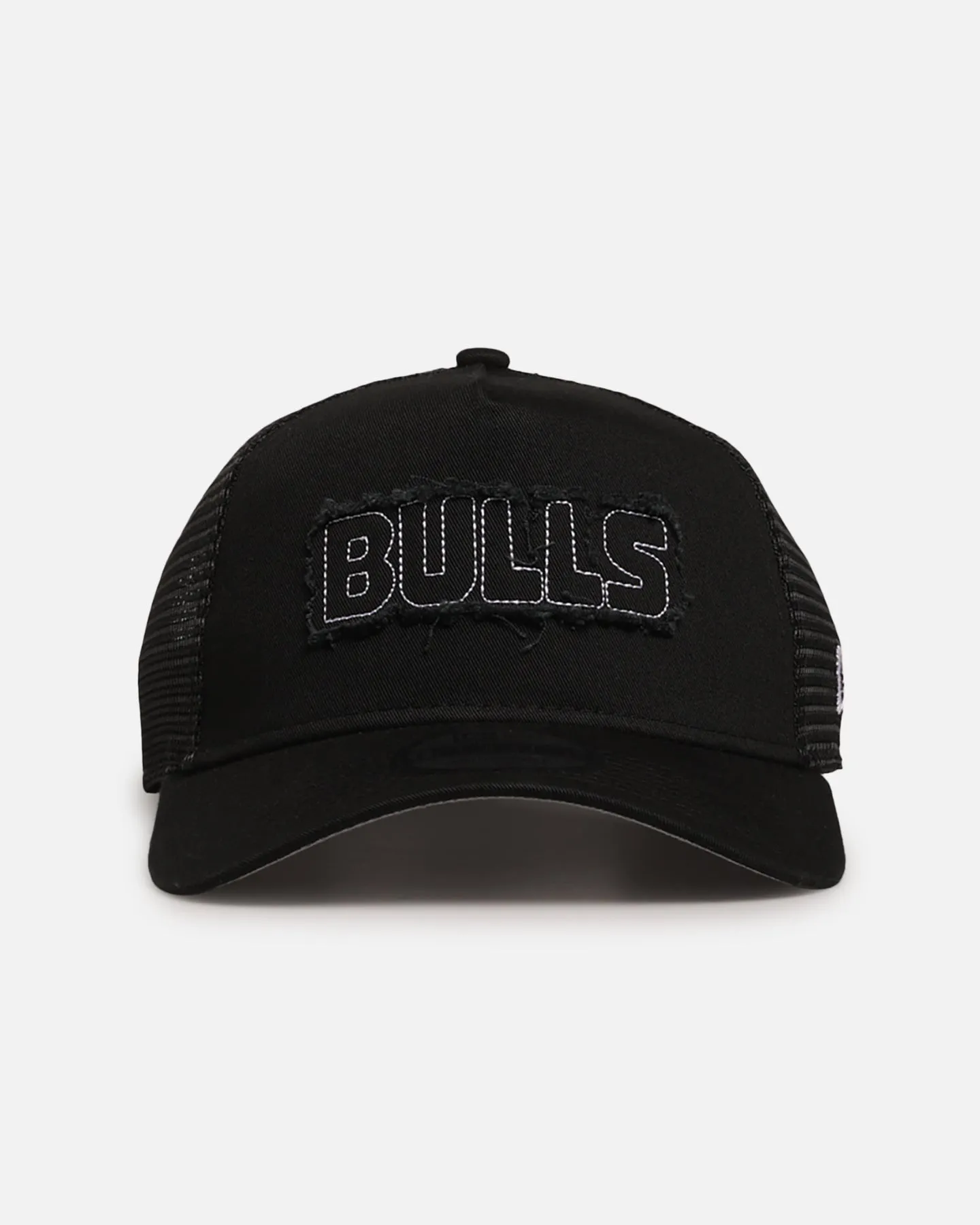 New Era Chicago Bulls 'Distressed' 9FORTY A-Frame Trucker Snapback Black/White sold by Culture Kings