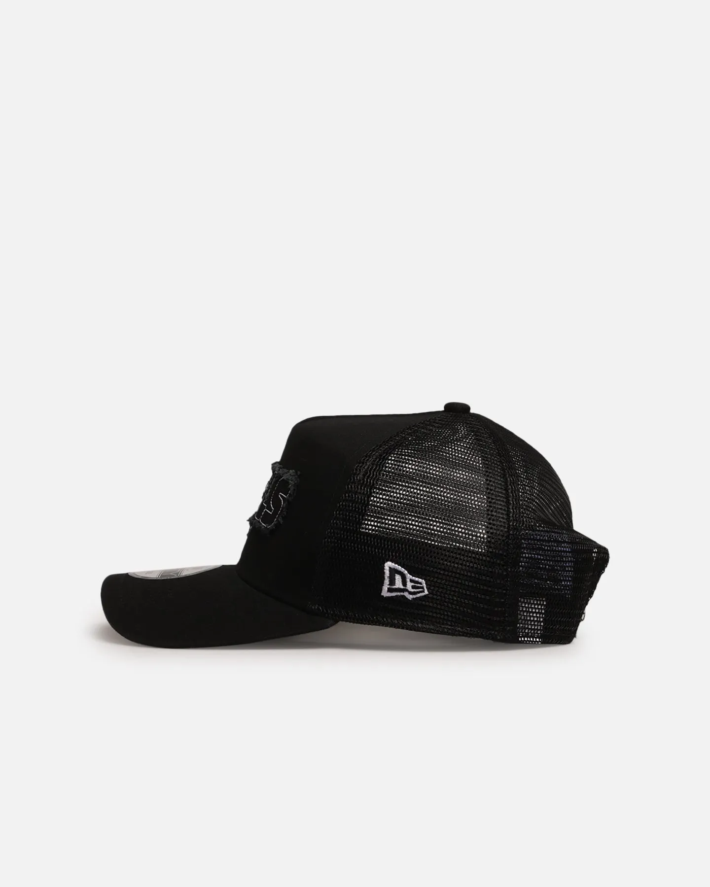 New Era Chicago Bulls 'Distressed' 9FORTY A-Frame Trucker Snapback Black/White sold by Culture Kings product image thumbnail 4