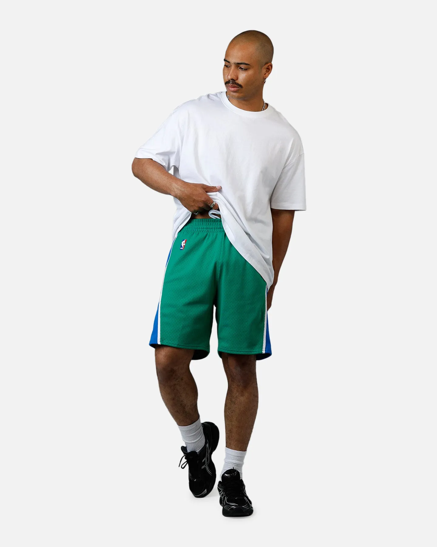 Mitchell & Ness Dallas Mavericks 2004 Swingman Shorts Green/Blue sold by Culture Kings product image thumbnail 2
