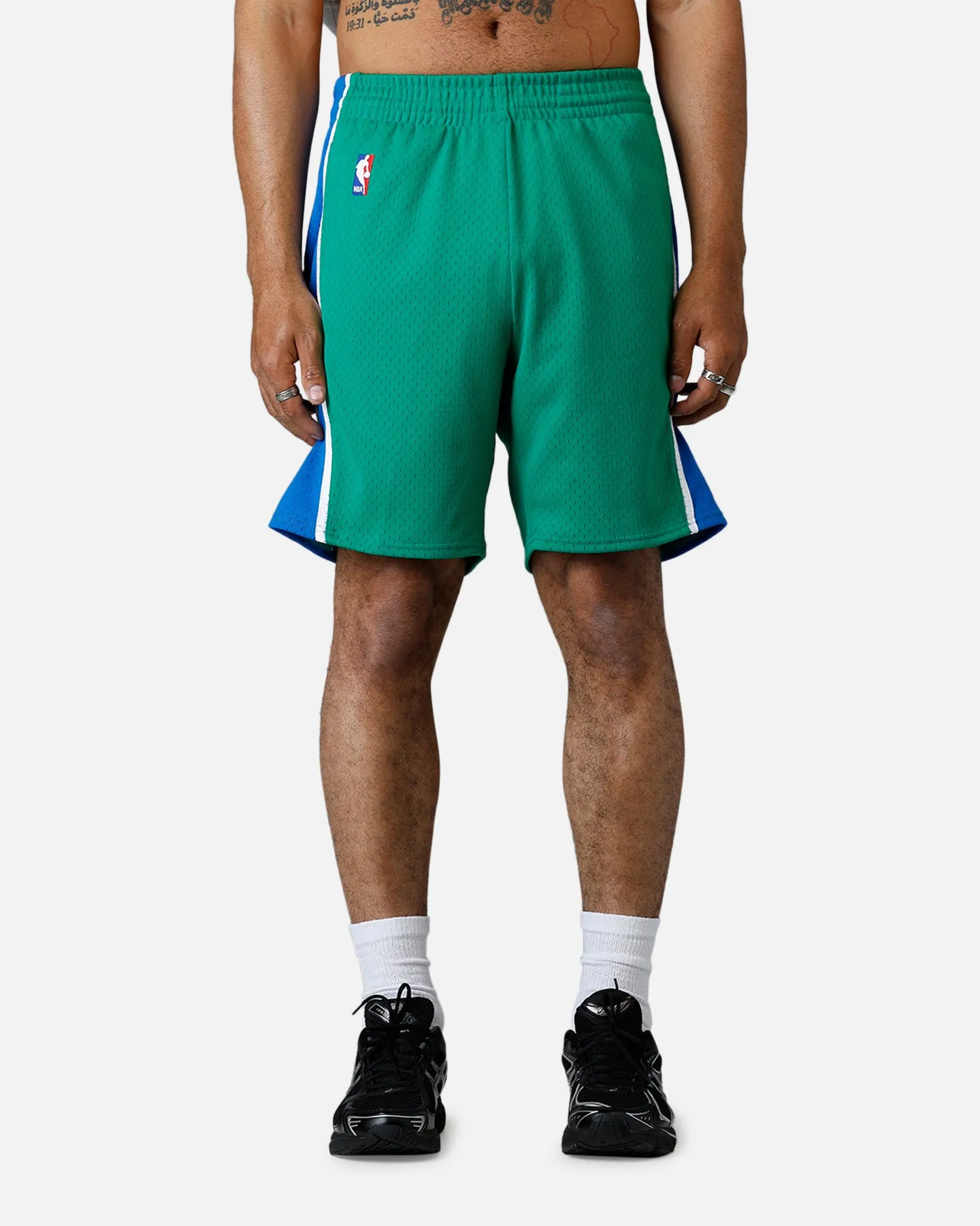 Mitchell & Ness Dallas Mavericks 2004 Swingman Shorts Green/Blue sold by Culture Kings product image thumbnail 5