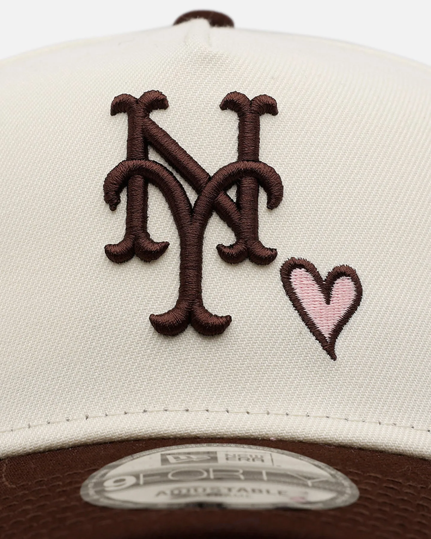 New Era New York Mets 'Pink Satin Hearts Walnut' 9FORTY A-Frame Snapback Chrome/Walnut sold by Culture Kings product image thumbnail 5