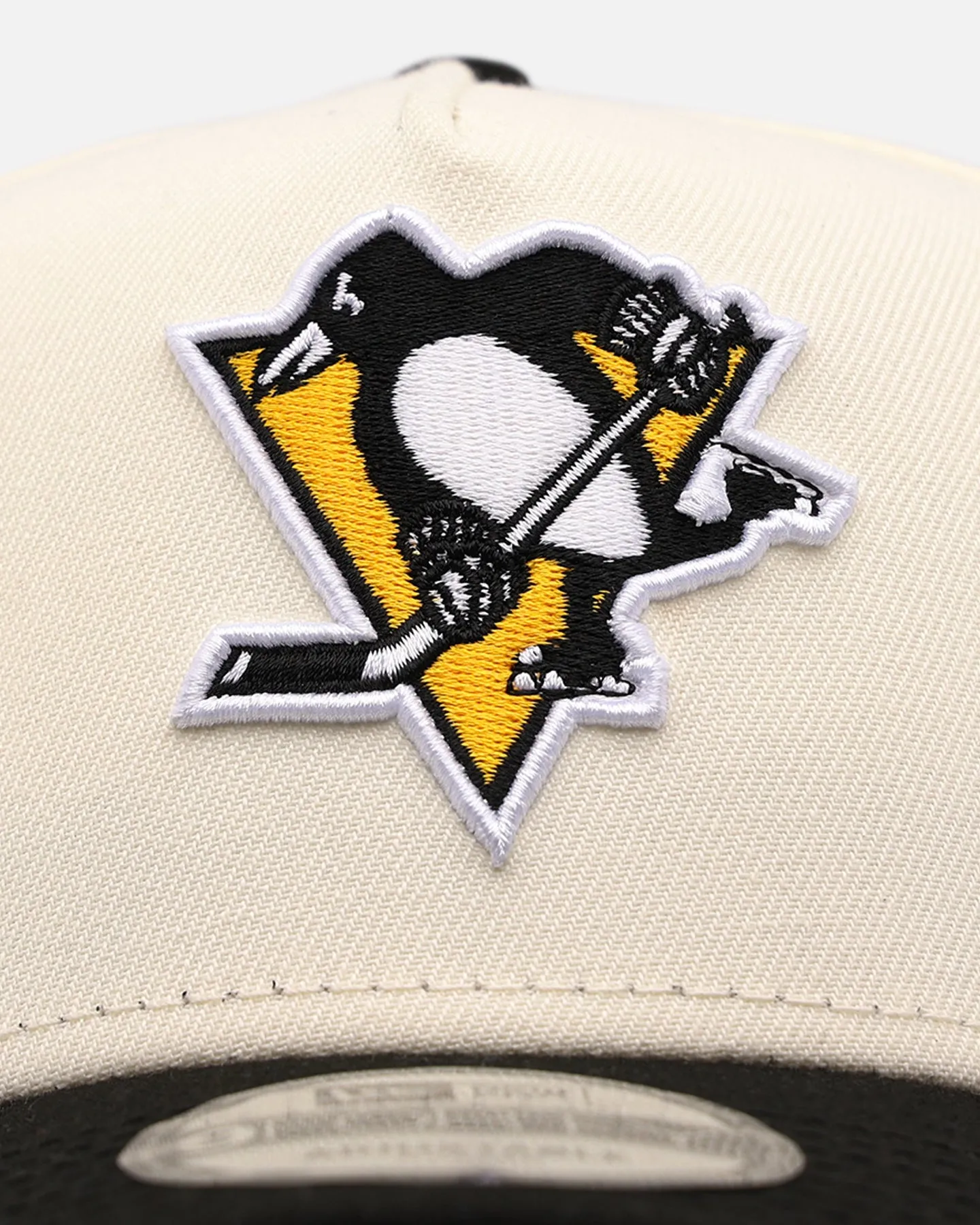 New Era Pittsburgh Penguins 'Team Color Visor' 9FORTY A-Frame Snapback Chrome/Official Team Color sold by Culture Kings product image thumbnail 5