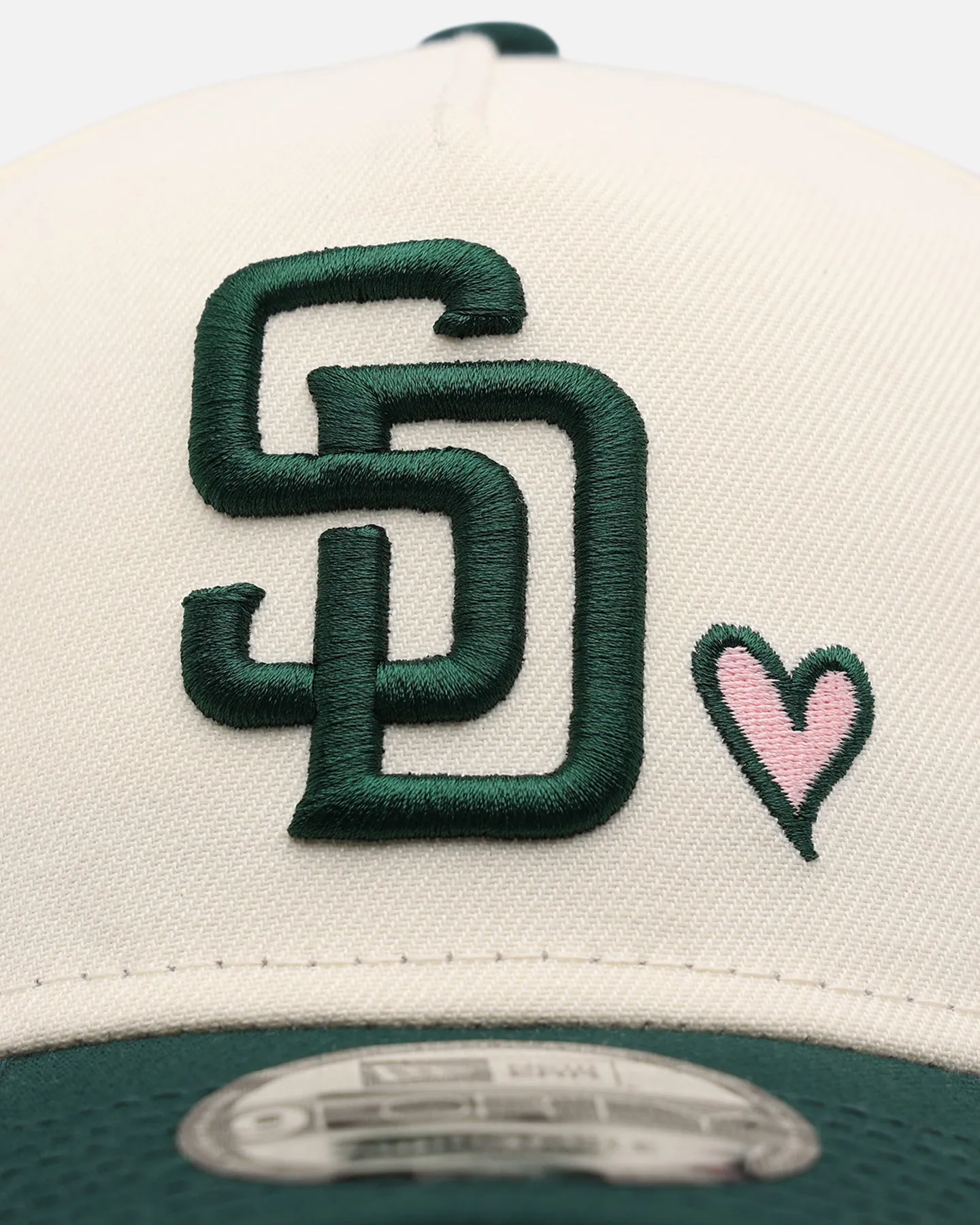 New Era San Diego Padres 'Pink Satin Hearts Green' 9FORTY A-Frame Snapback Chrome/Dark Green sold by Culture Kings product image thumbnail 5