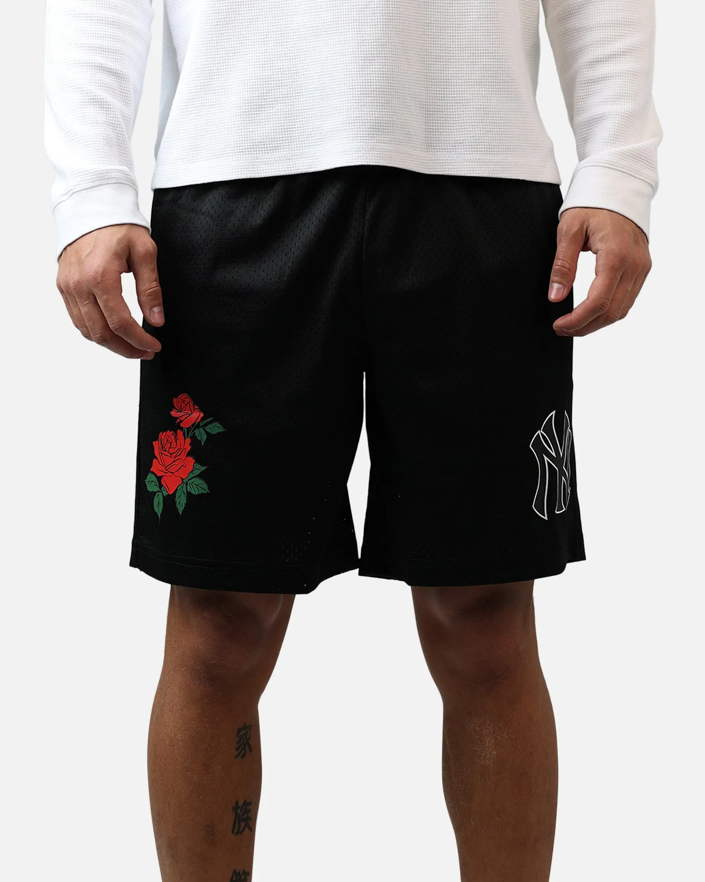 New Era New York Yankees Rose Shorts Black sold by Culture Kings product image thumbnail 3
