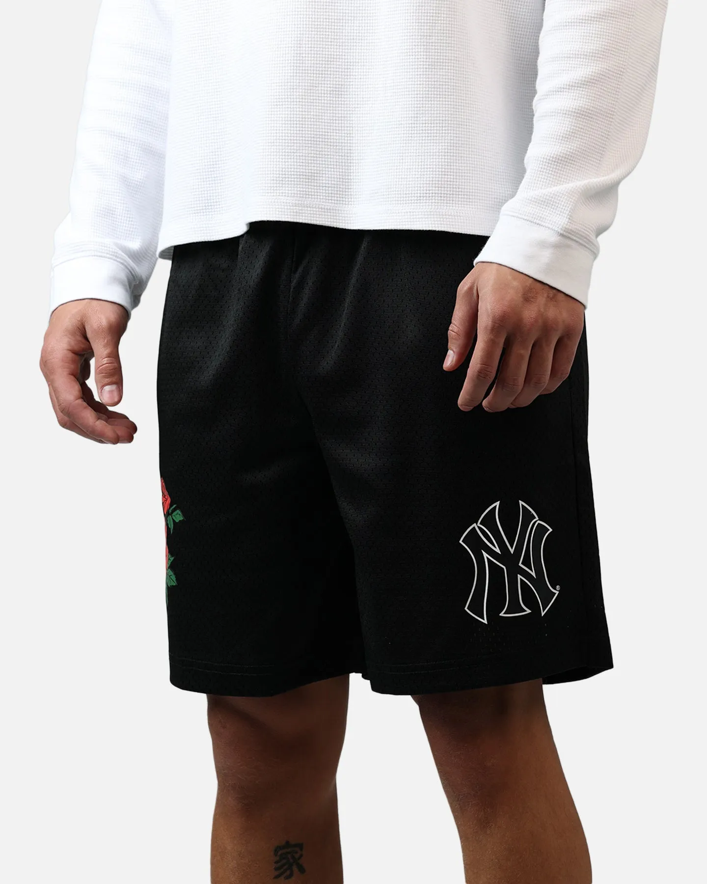 New Era New York Yankees Rose Shorts Black sold by Culture Kings product image thumbnail 5