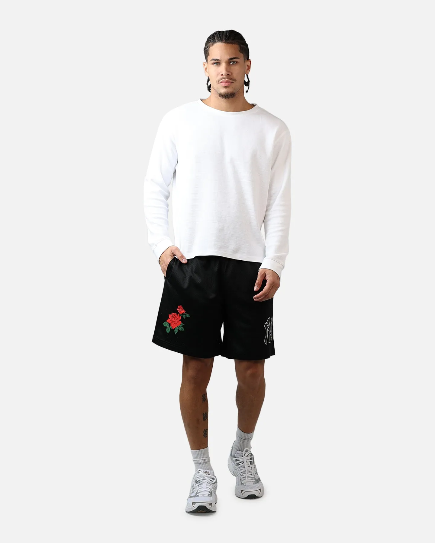 New Era New York Yankees Rose Shorts Black sold by Culture Kings product image thumbnail 2