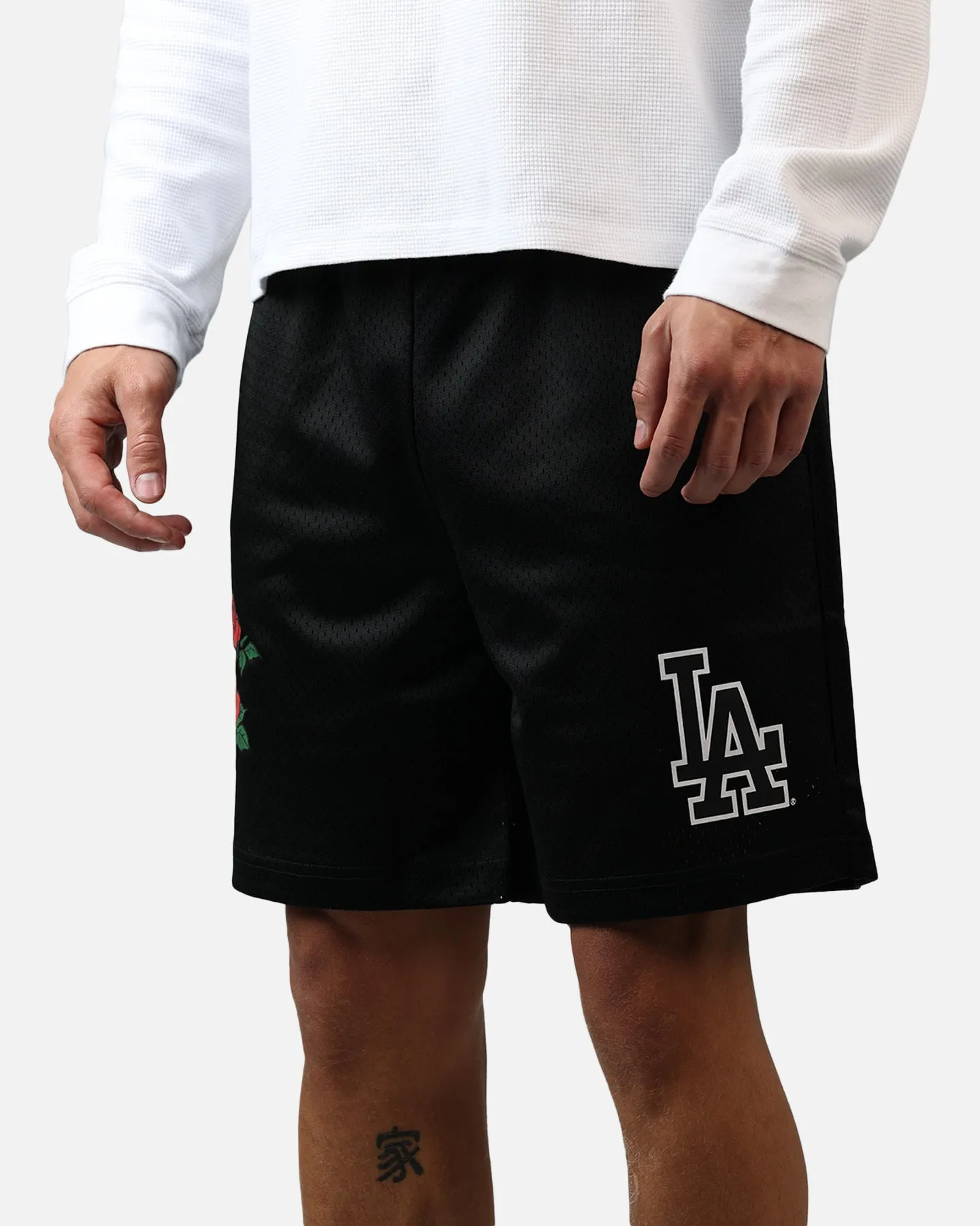 New Era Los Angeles Dodgers Rose Shorts Black sold by Culture Kings product image thumbnail 5