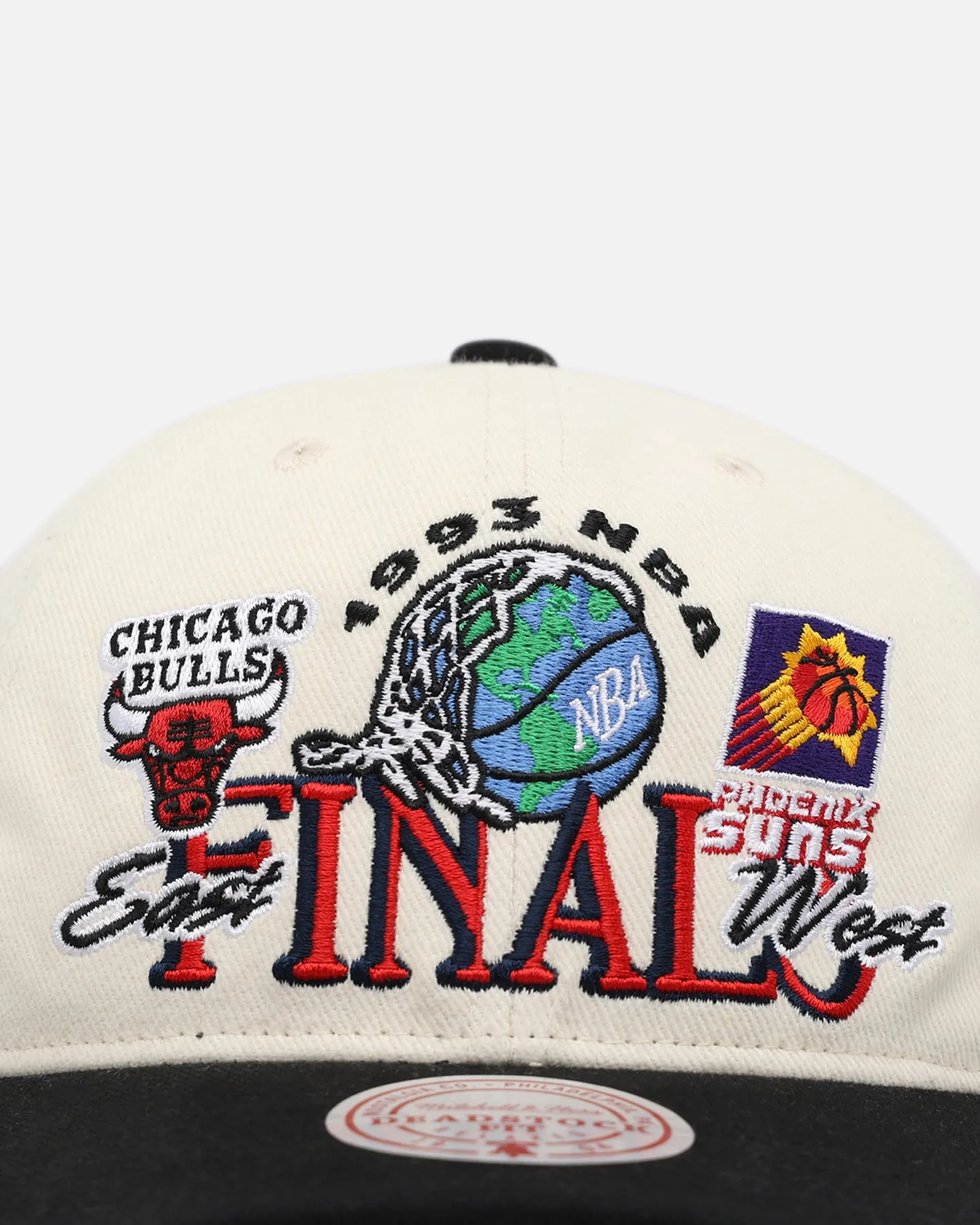 Mitchell & Ness Chicago Bulls x Phoenix Suns 1993 NBA Finals Snapback Cream/Black sold by Culture Kings product image thumbnail 5