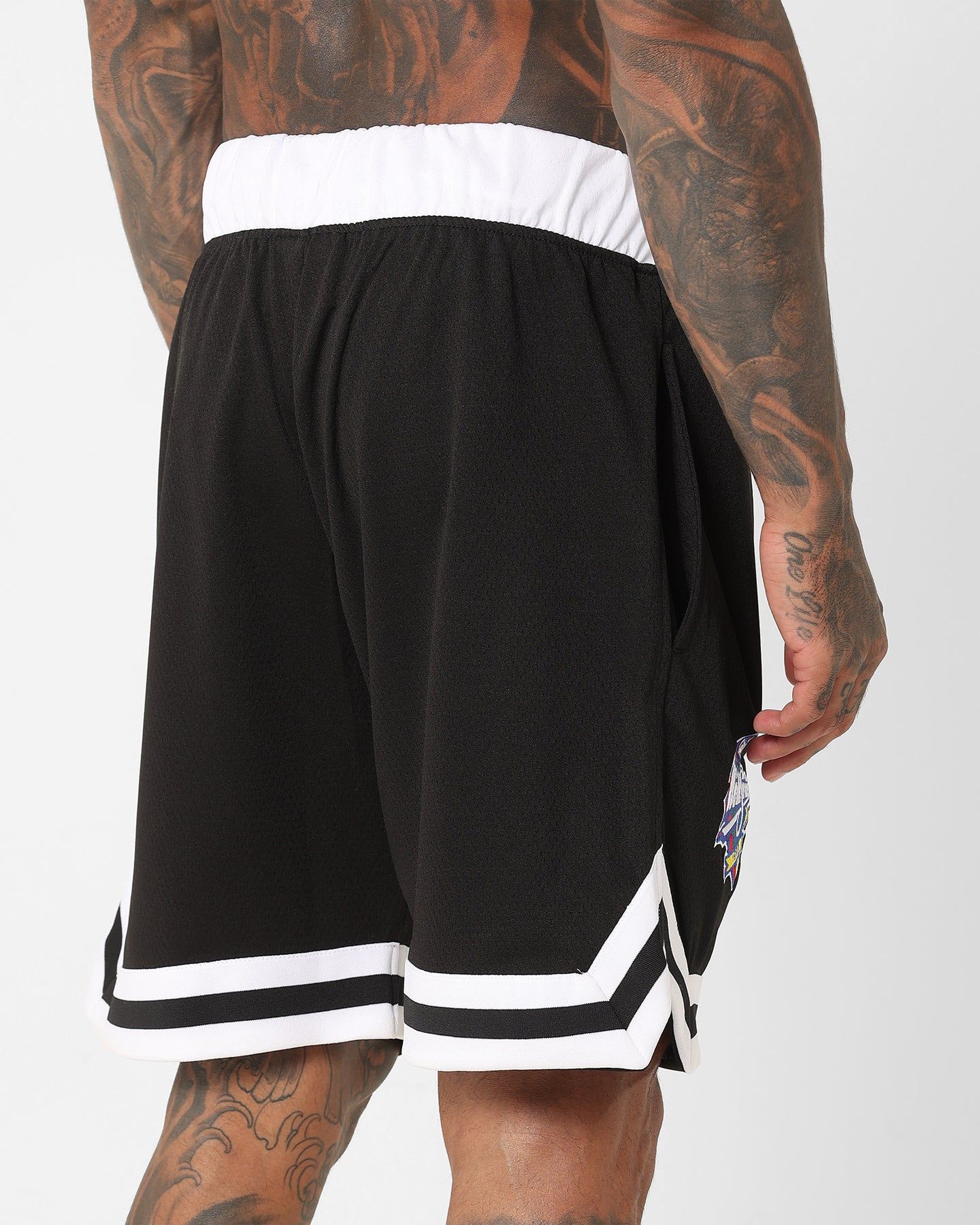 New Era New York Yankees Logo Emblem Shorts Black sold by Culture Kings product image thumbnail 8