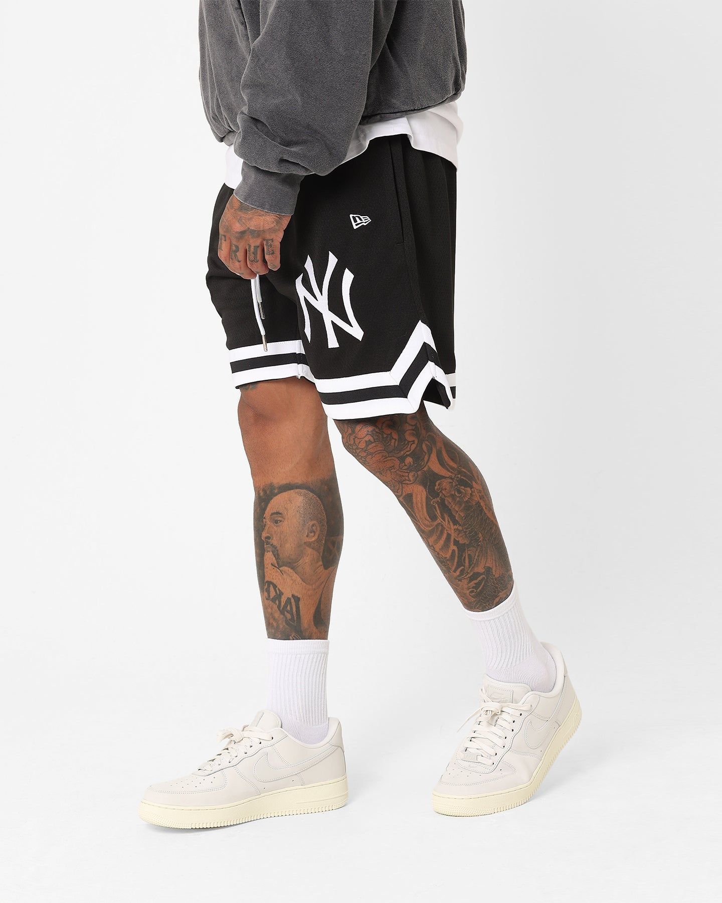 New Era New York Yankees Logo Emblem Shorts Black sold by Culture Kings product image thumbnail 6