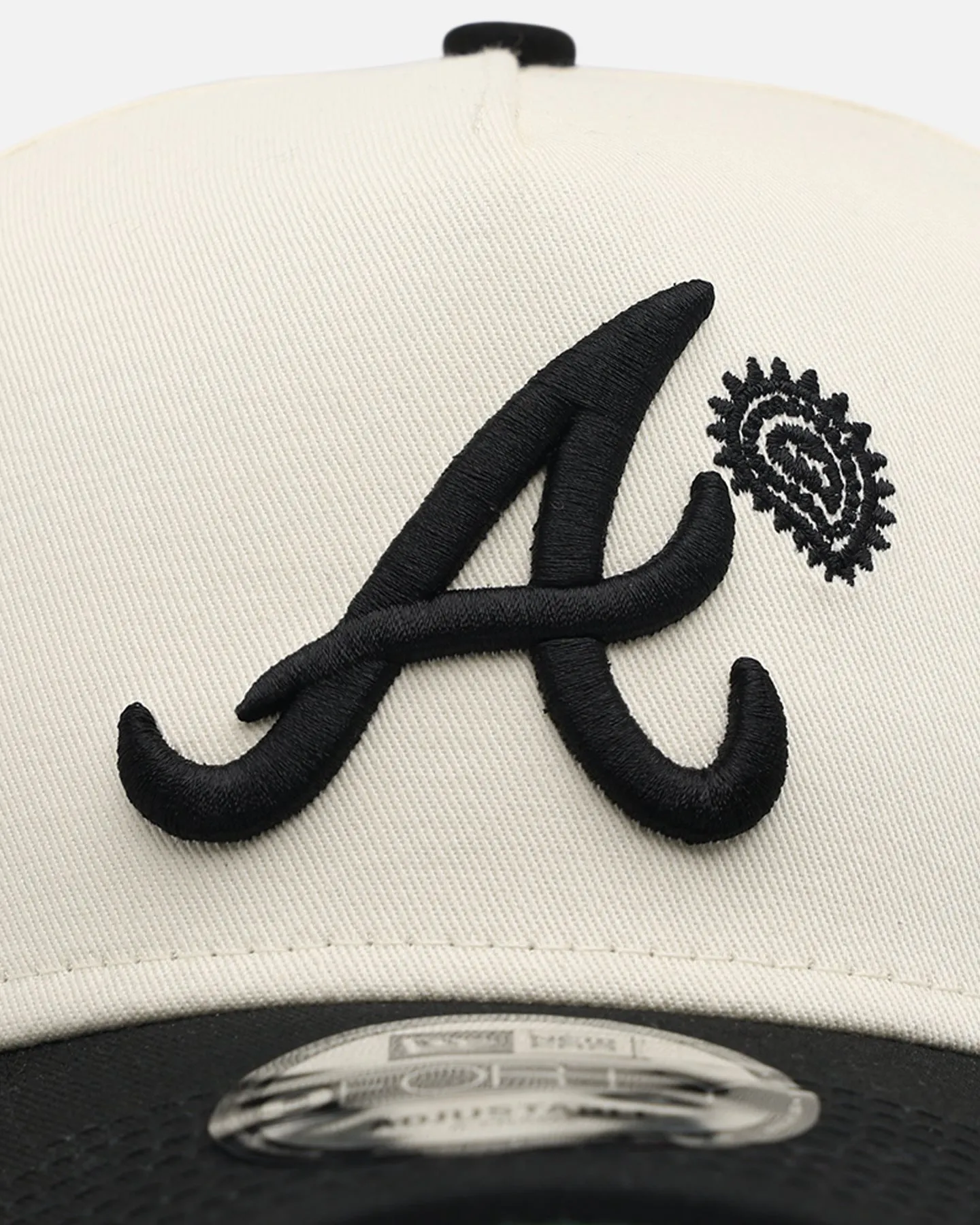 New Era Atlanta Braves 'Paisley Hit' 9FORTY A-Frame Snapback Chrome White/Black sold by Culture Kings product image thumbnail 5