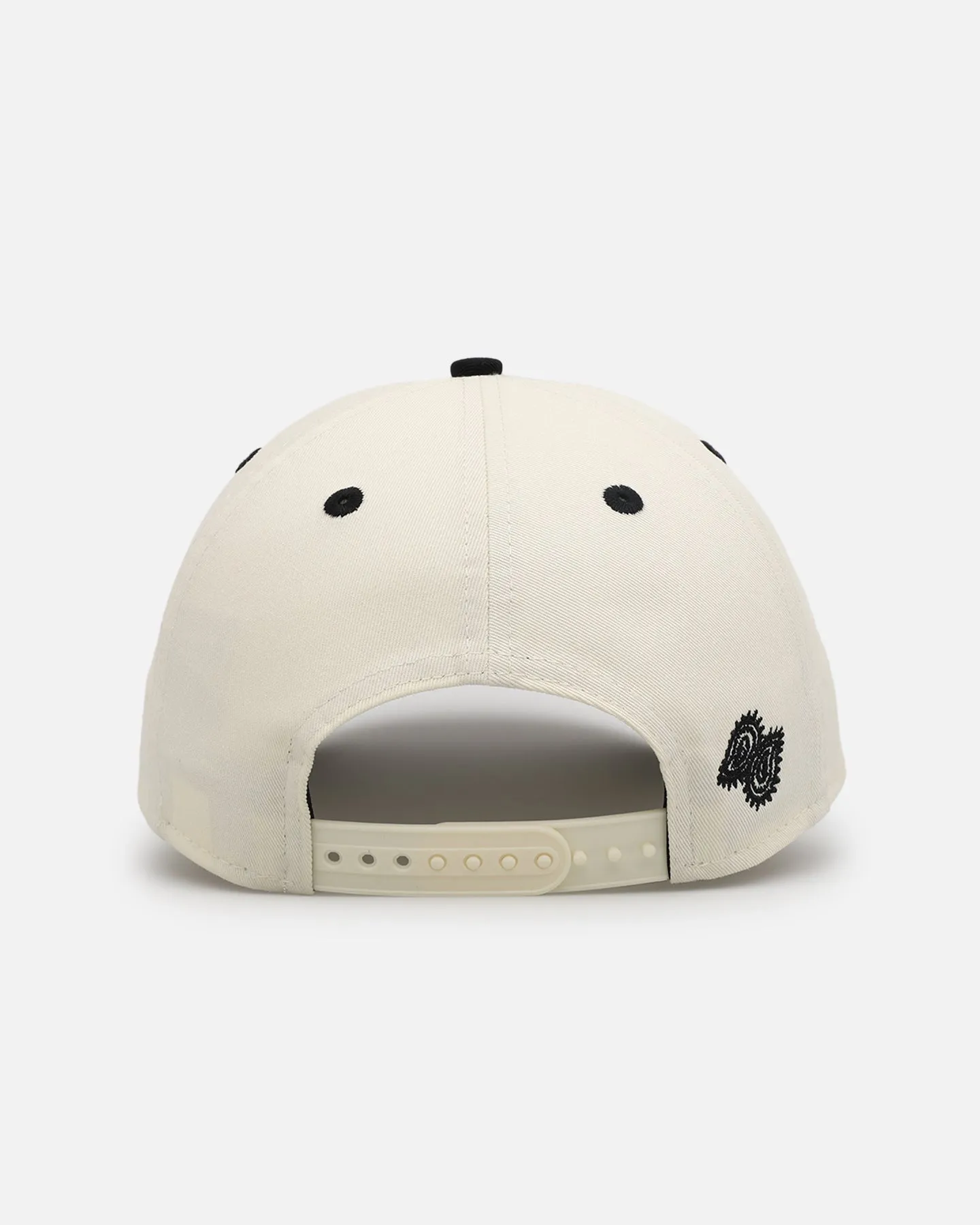 New Era Atlanta Braves 'Paisley Hit' 9FORTY A-Frame Snapback Chrome White/Black sold by Culture Kings product image thumbnail 2