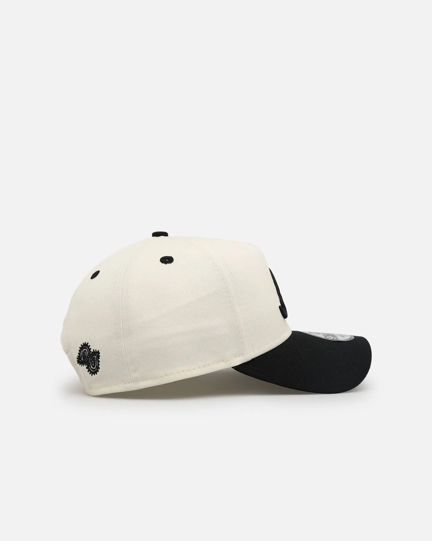 New Era Atlanta Braves 'Paisley Hit' 9FORTY A-Frame Snapback Chrome White/Black sold by Culture Kings product image thumbnail 3