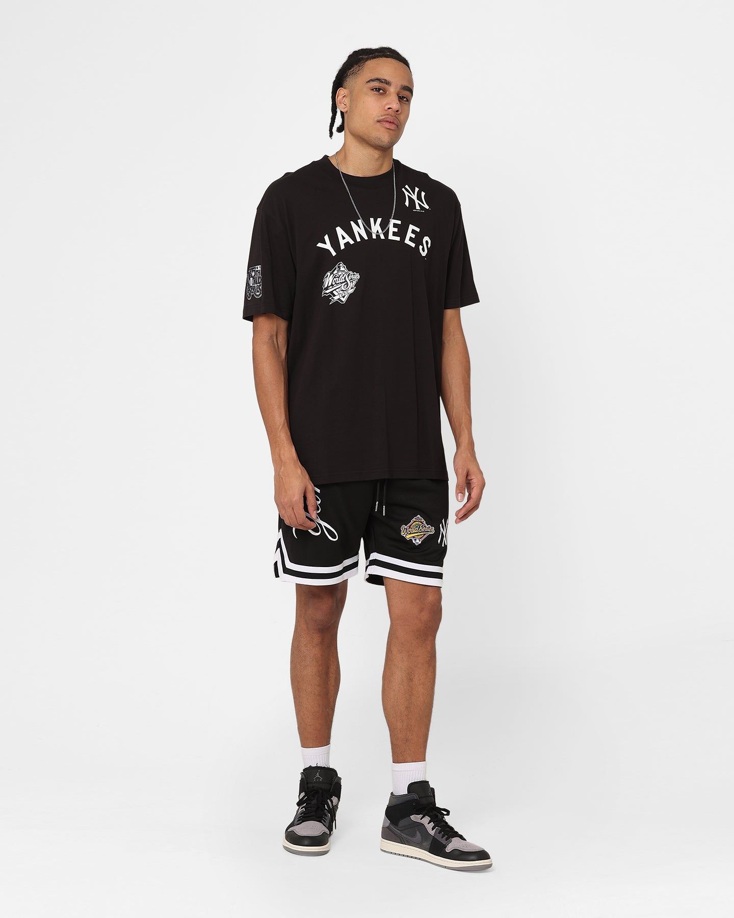 New Era New York Yankees Oversized T-Shirt Black sold by Culture Kings product image thumbnail 2
