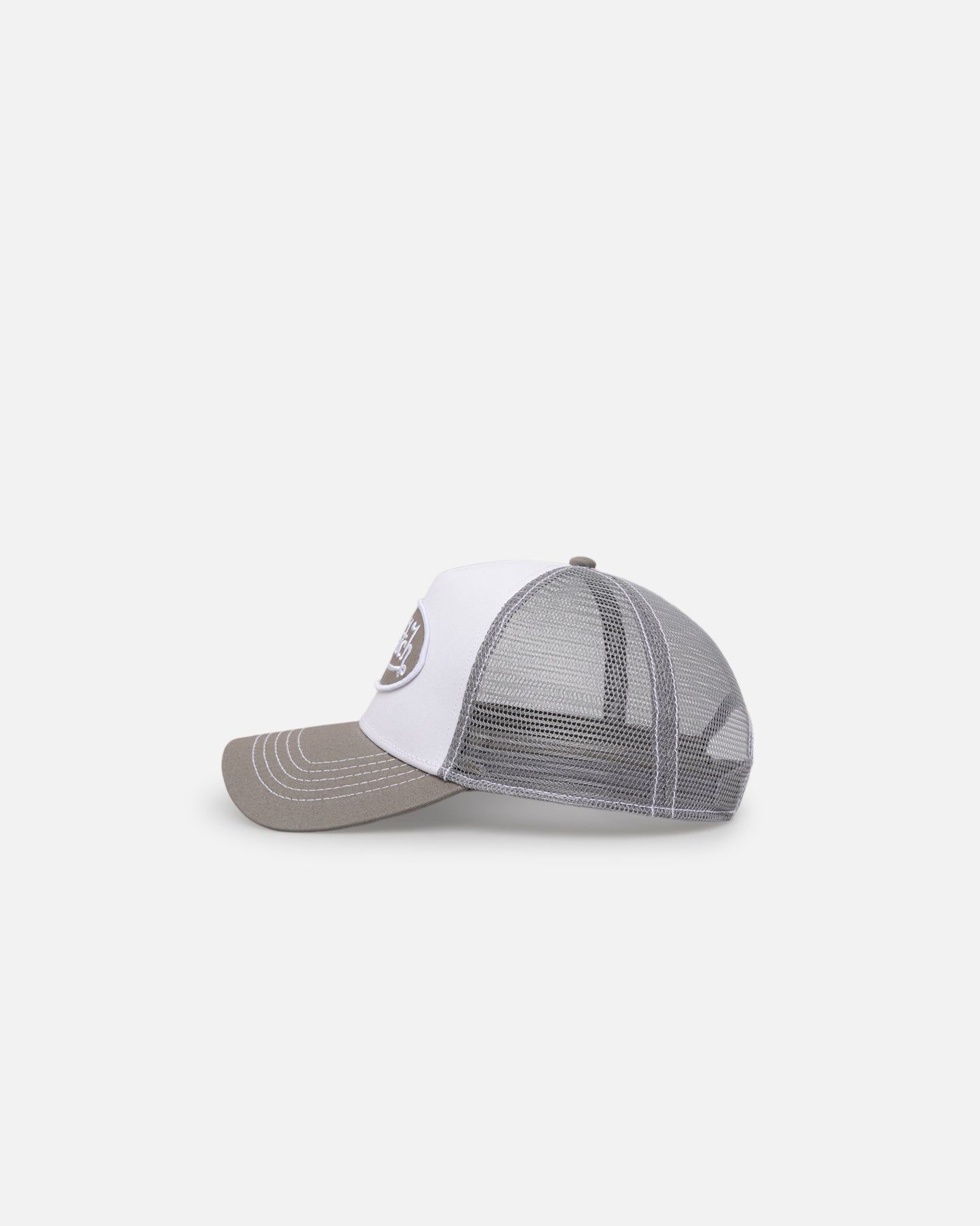 【Von Dutch】グレーホワイトスナップバックトラッカーTrucker 4061516370465_1.jpg?auto=