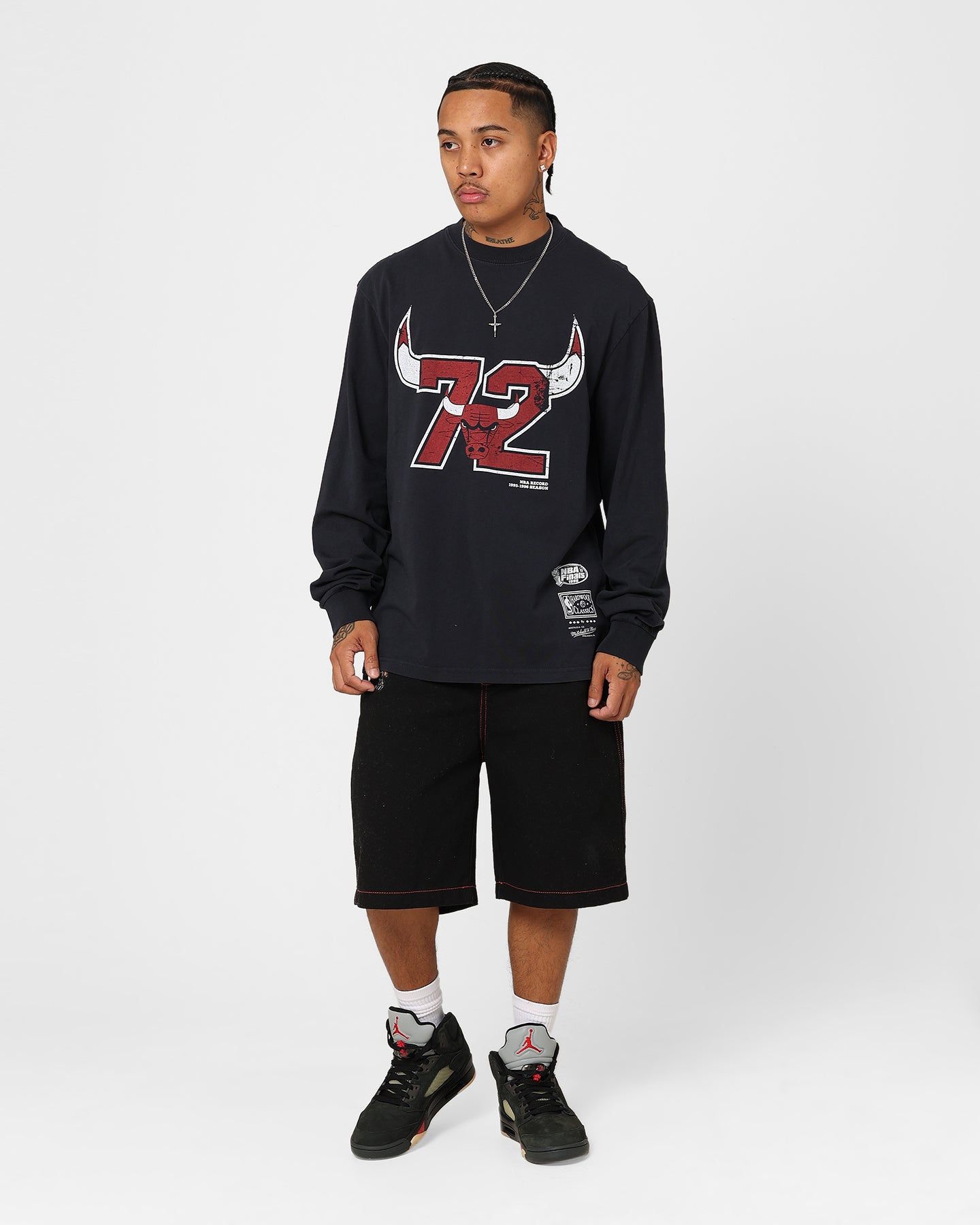 Mitchell & Ness Chicago Bulls 72 Bulls Record Long Sleeve Shirt Faded Black sold by Culture Kings product image thumbnail 3