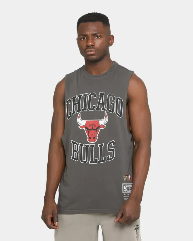 Mitchell & Ness Chicago Bulls Vintage Crest Logo Muscle Black made by Culture Kings