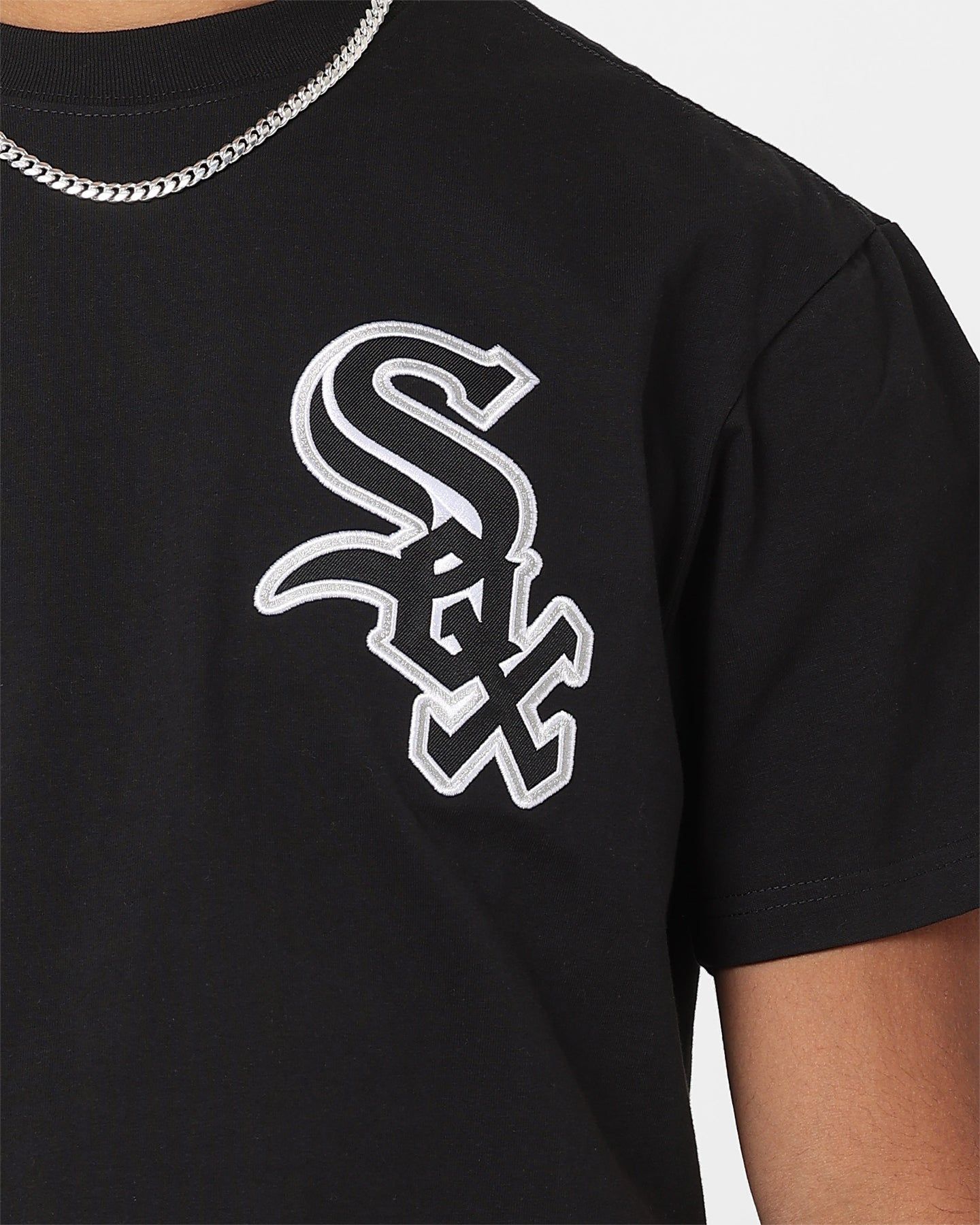 Majestic Athletic Chicago White Sox V Team Crest T-Shirt Faded Black sold by Culture Kings product image thumbnail 3