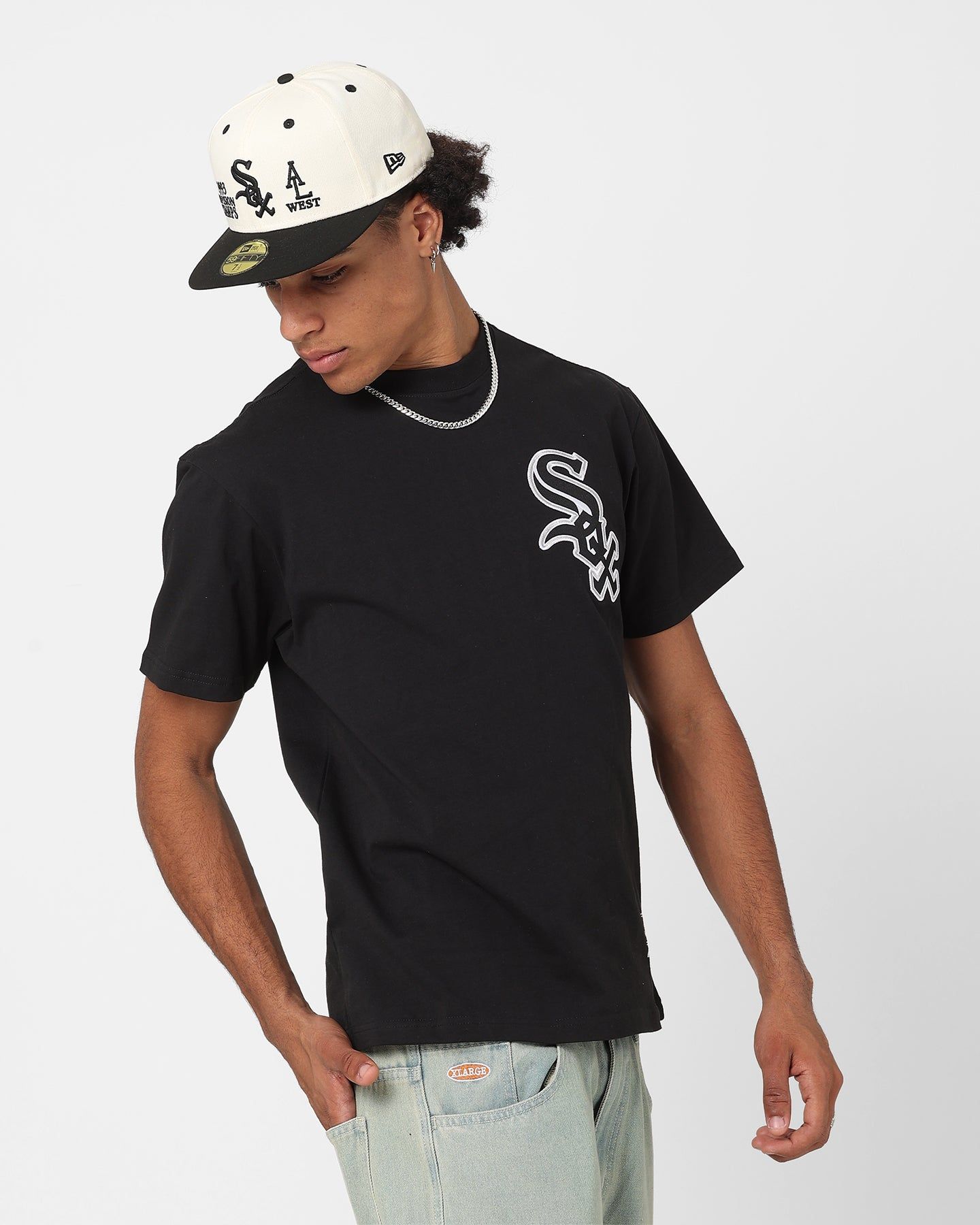 Majestic Athletic Chicago White Sox V Team Crest T-Shirt Faded Black sold by Culture Kings product image thumbnail 5