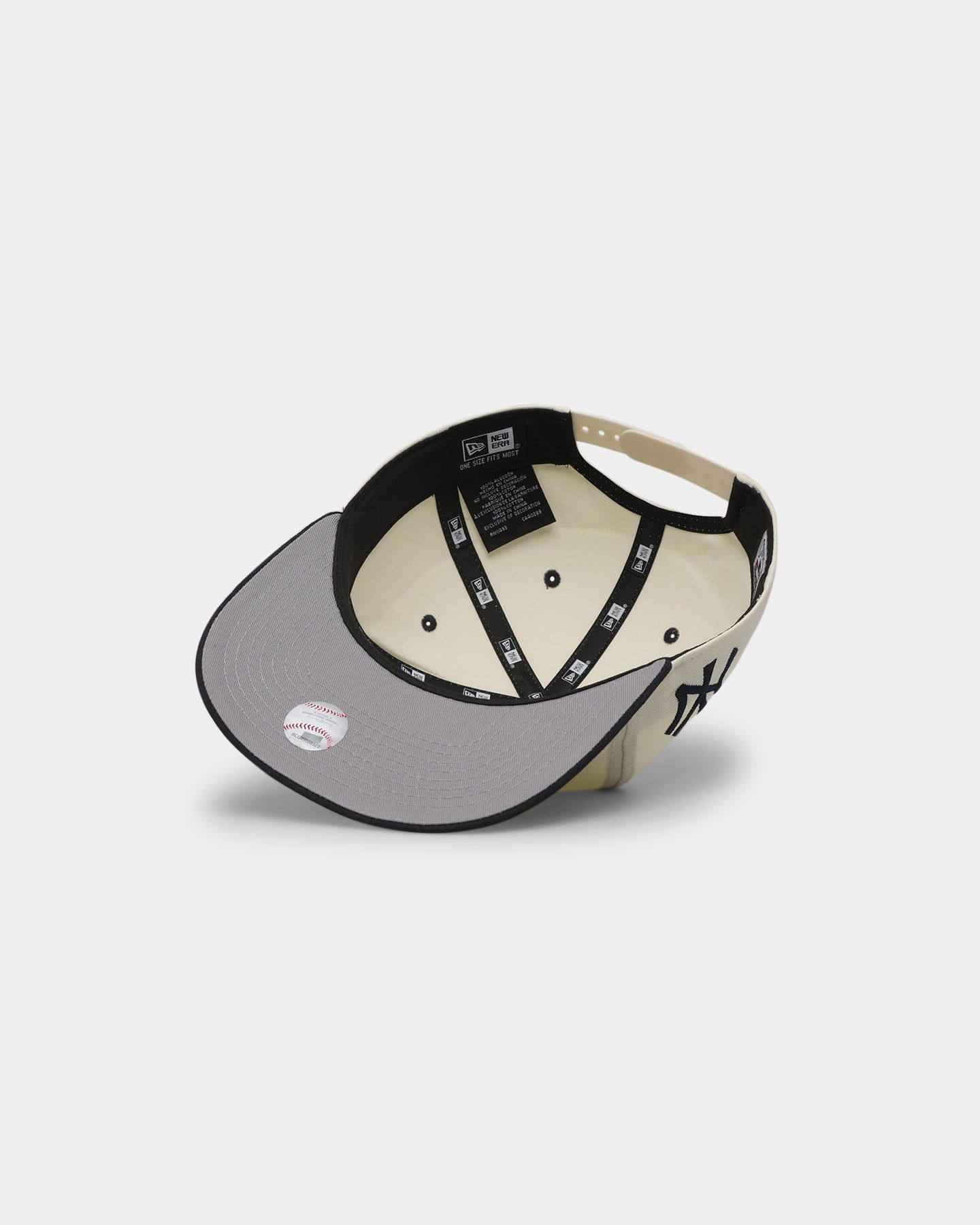 New Era New York Yankees '2000s World Series Through The Decades' 2000 World Series Golfer Snapback Chrome White sold by Culture Kings product image thumbnail 6