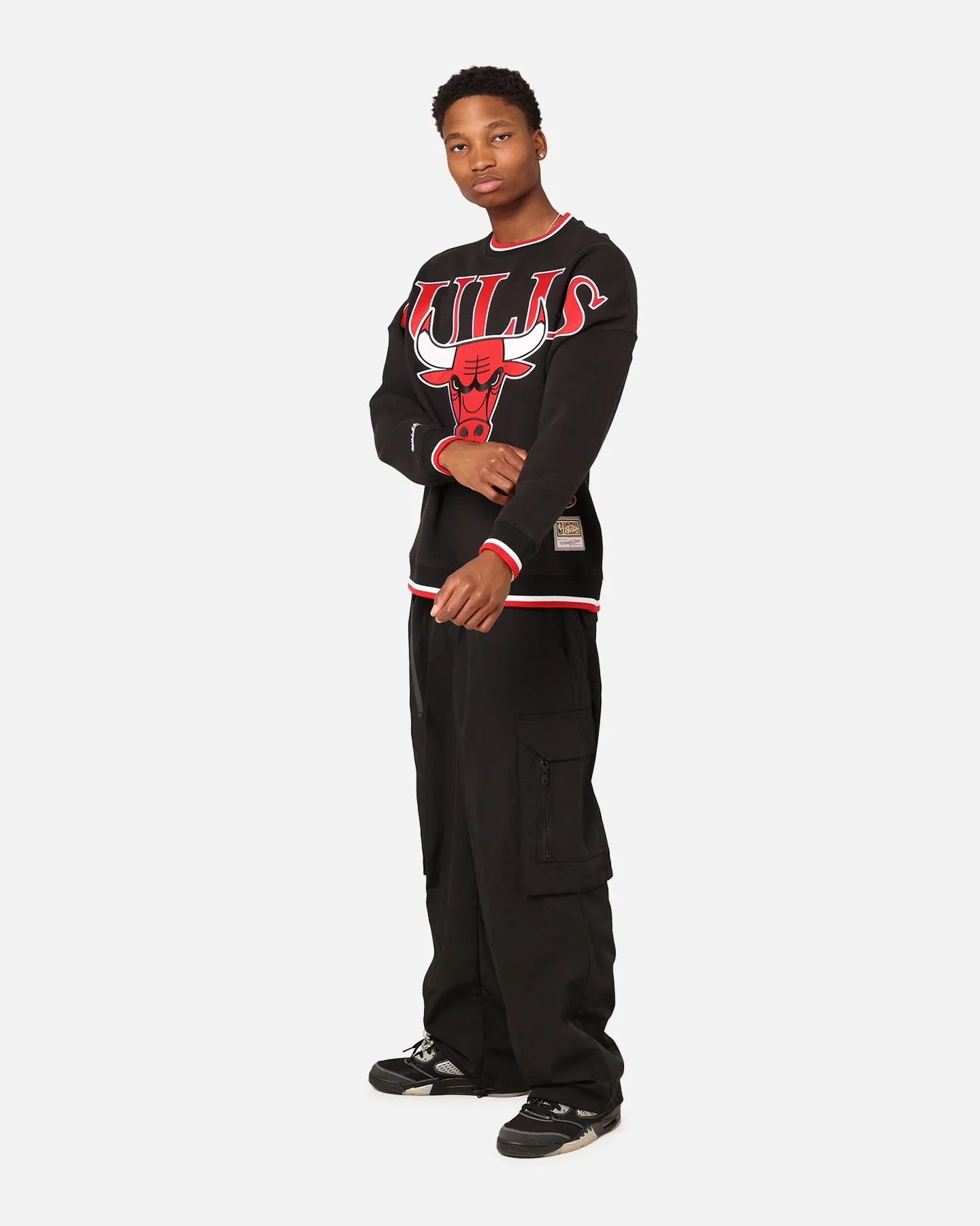 Mitchell & Ness Chicago Bulls Shooting Crewneck Black sold by Culture Kings product image thumbnail 2