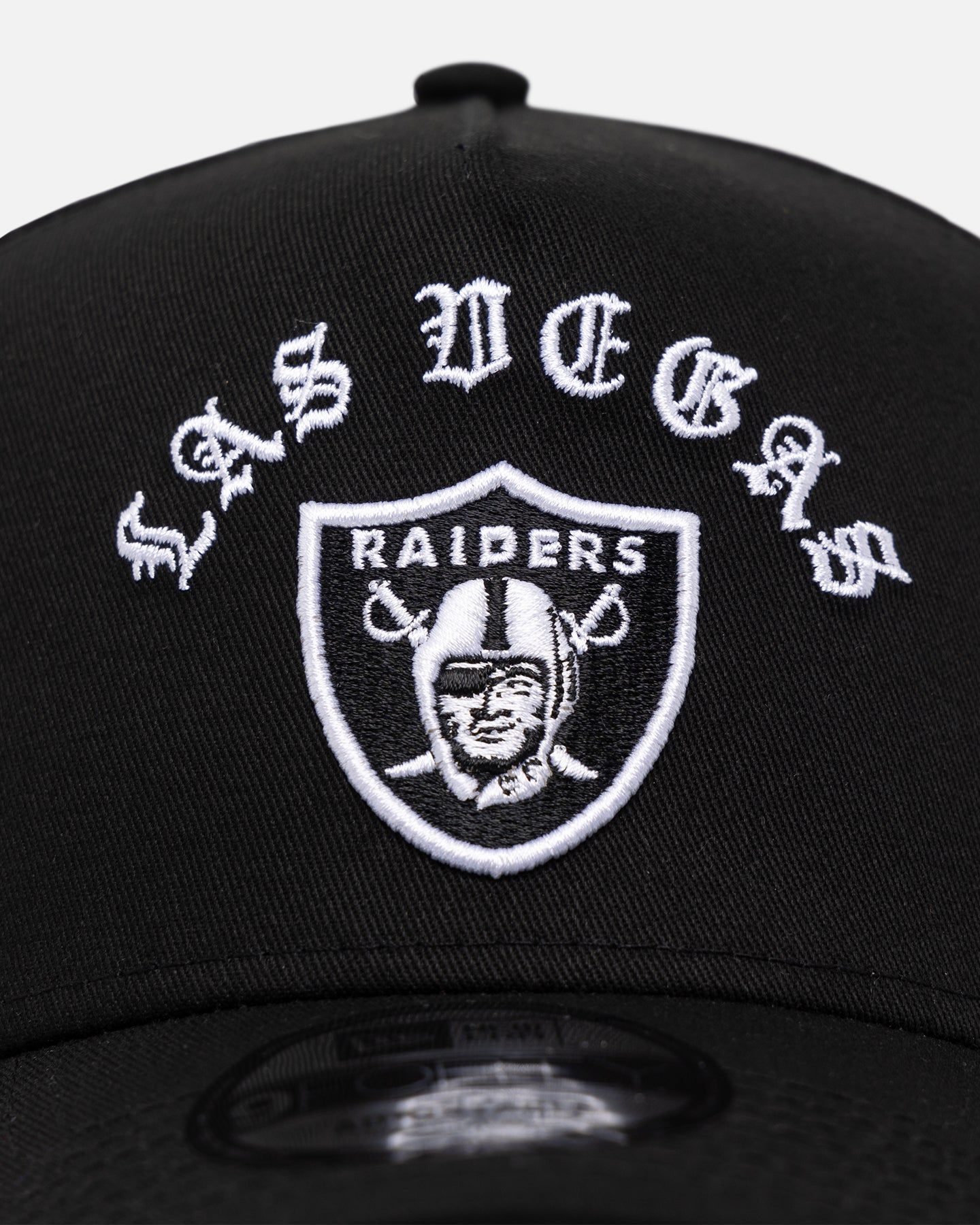 New Era Las Vegas Raiders 'Gothic Arch' 9FORTY A-Frame Snapback Black/White sold by Culture Kings product image thumbnail 5