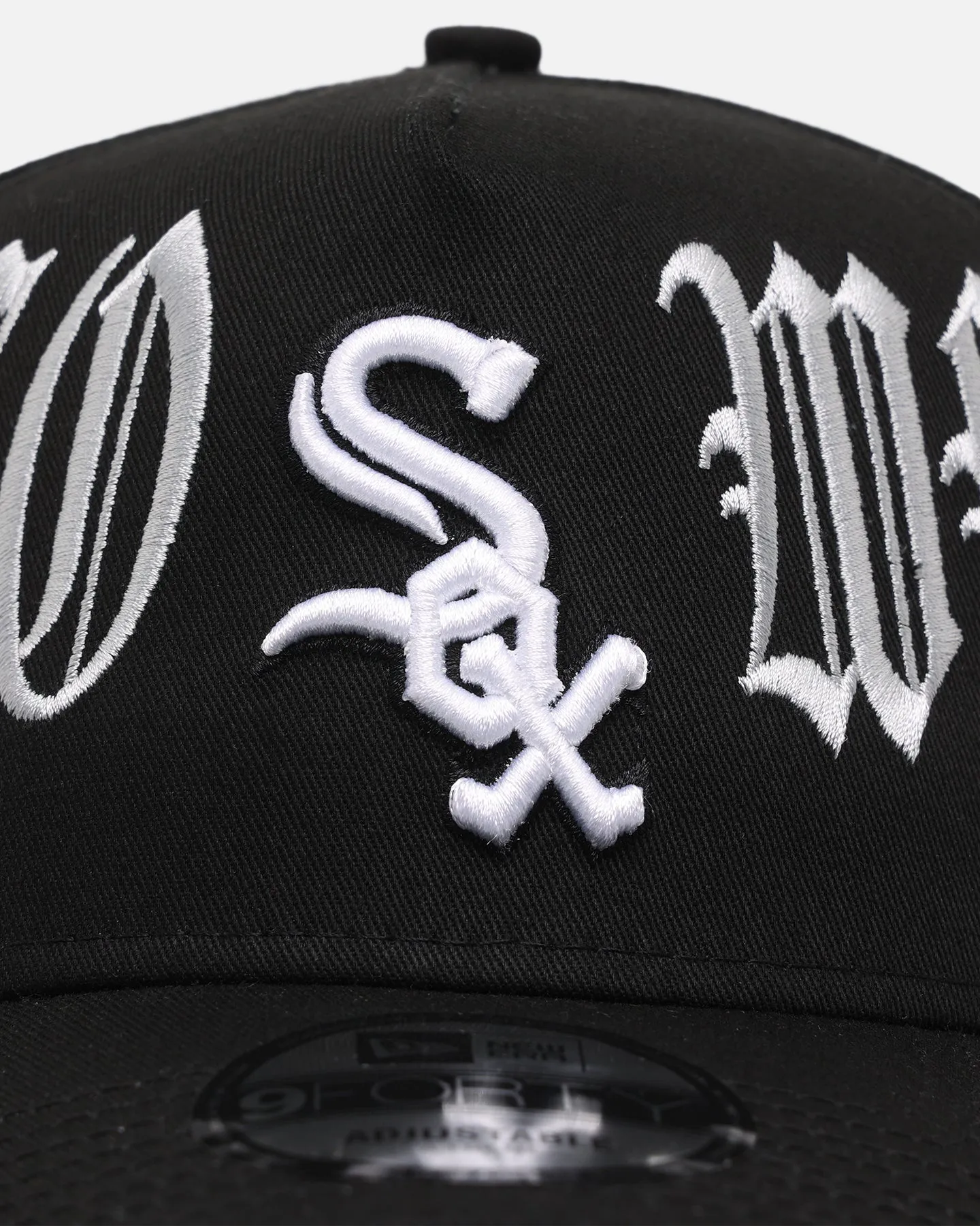 NEW ERA ☆ 'Gothic Script' 9FORTY A-Frame Snapback ゴシック 01035669-