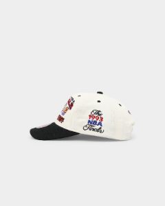 Mitchell & Ness Chicago Bulls 'Versus' Phoenix Suns Deadstock Snapback Off White/Black sold by Culture Kings