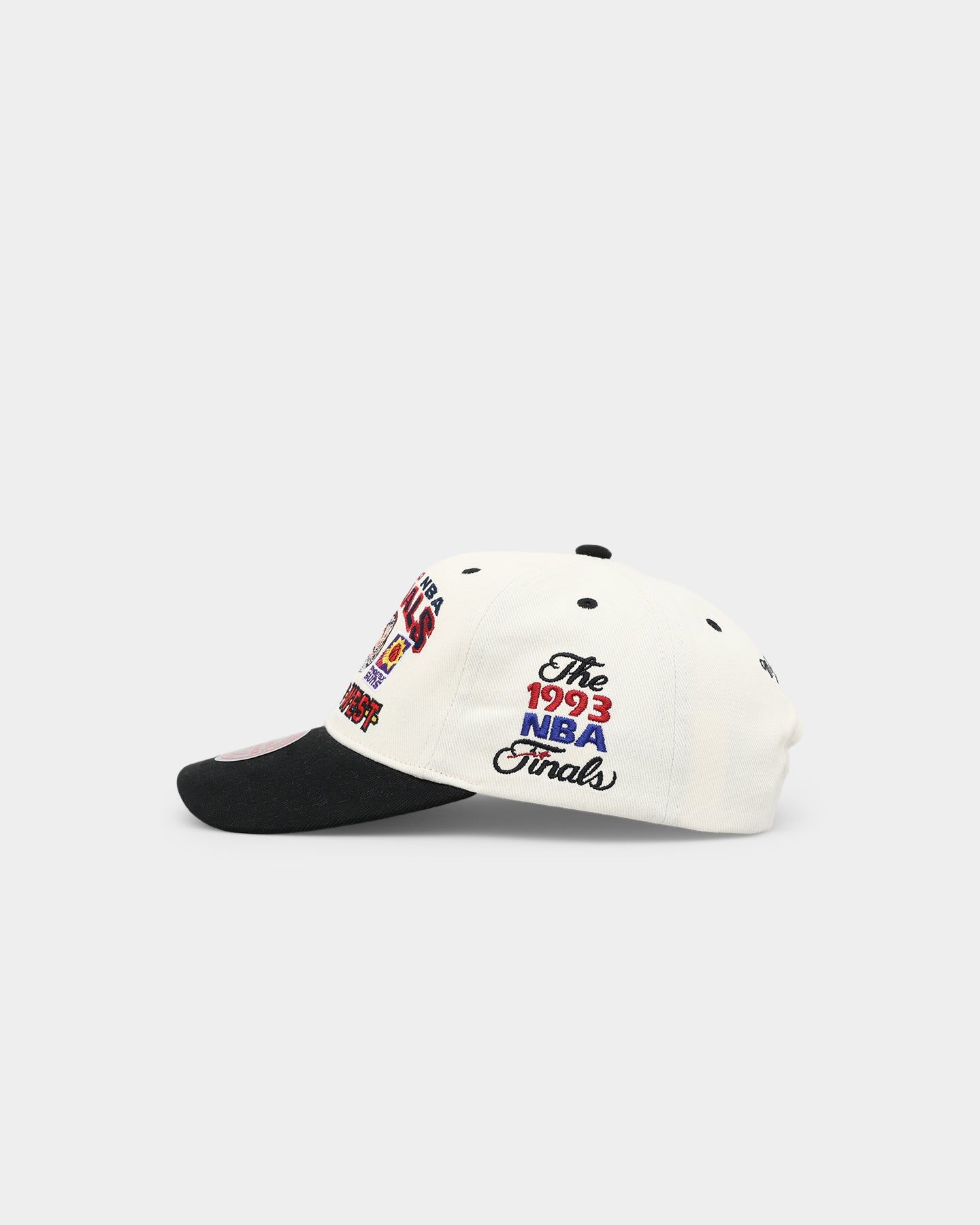 Mitchell & Ness Chicago Bulls 'Versus' Phoenix Suns Deadstock Snapback Off White/Black sold by Culture Kings product image thumbnail 4