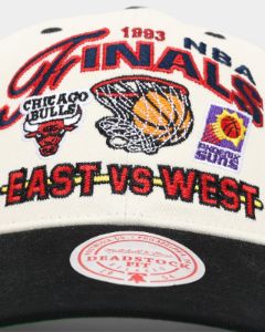 Mitchell & Ness Chicago Bulls 'Versus' Phoenix Suns Deadstock Snapback Off White/Black sold by Culture Kings