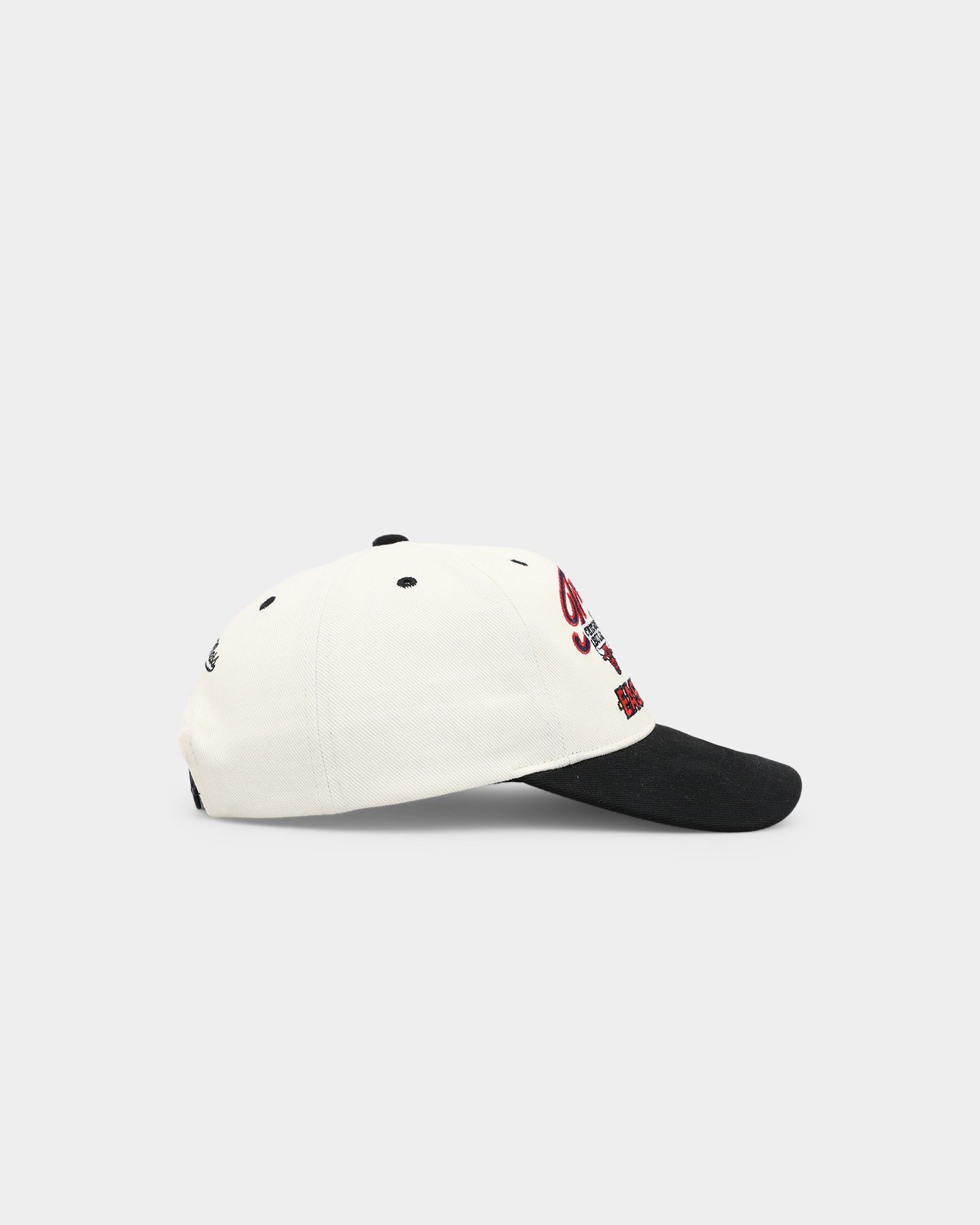Mitchell & Ness Chicago Bulls 'Versus' Phoenix Suns Deadstock Snapback Off White/Black sold by Culture Kings product image thumbnail 3
