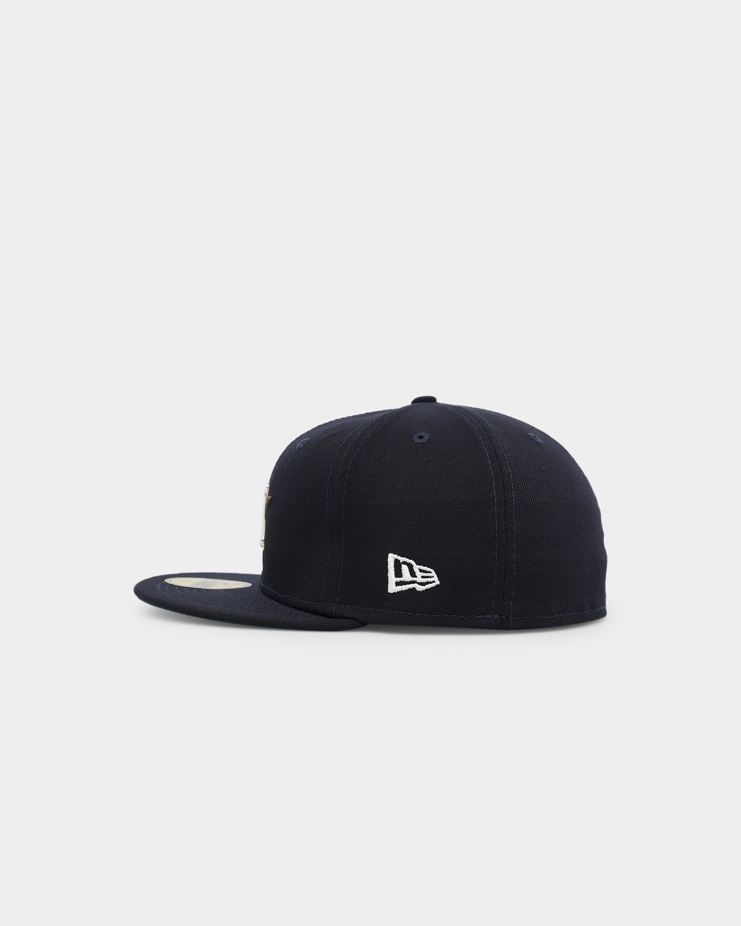New Era Houston Astros Botanical 59FIFTY Fitted Black sold by Culture Kings product image thumbnail 4