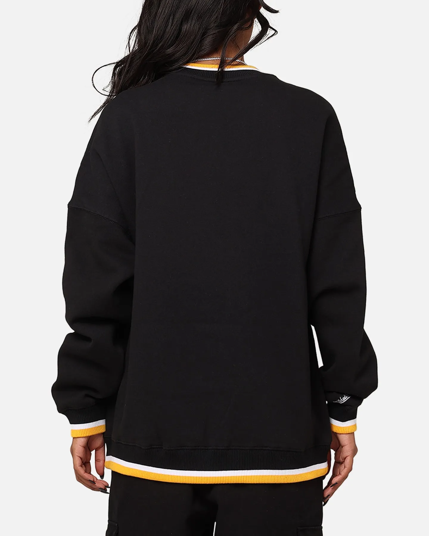 Mitchell & Ness Los Angeles Lakers Shooting Crewneck Black sold by Culture Kings product image thumbnail 3