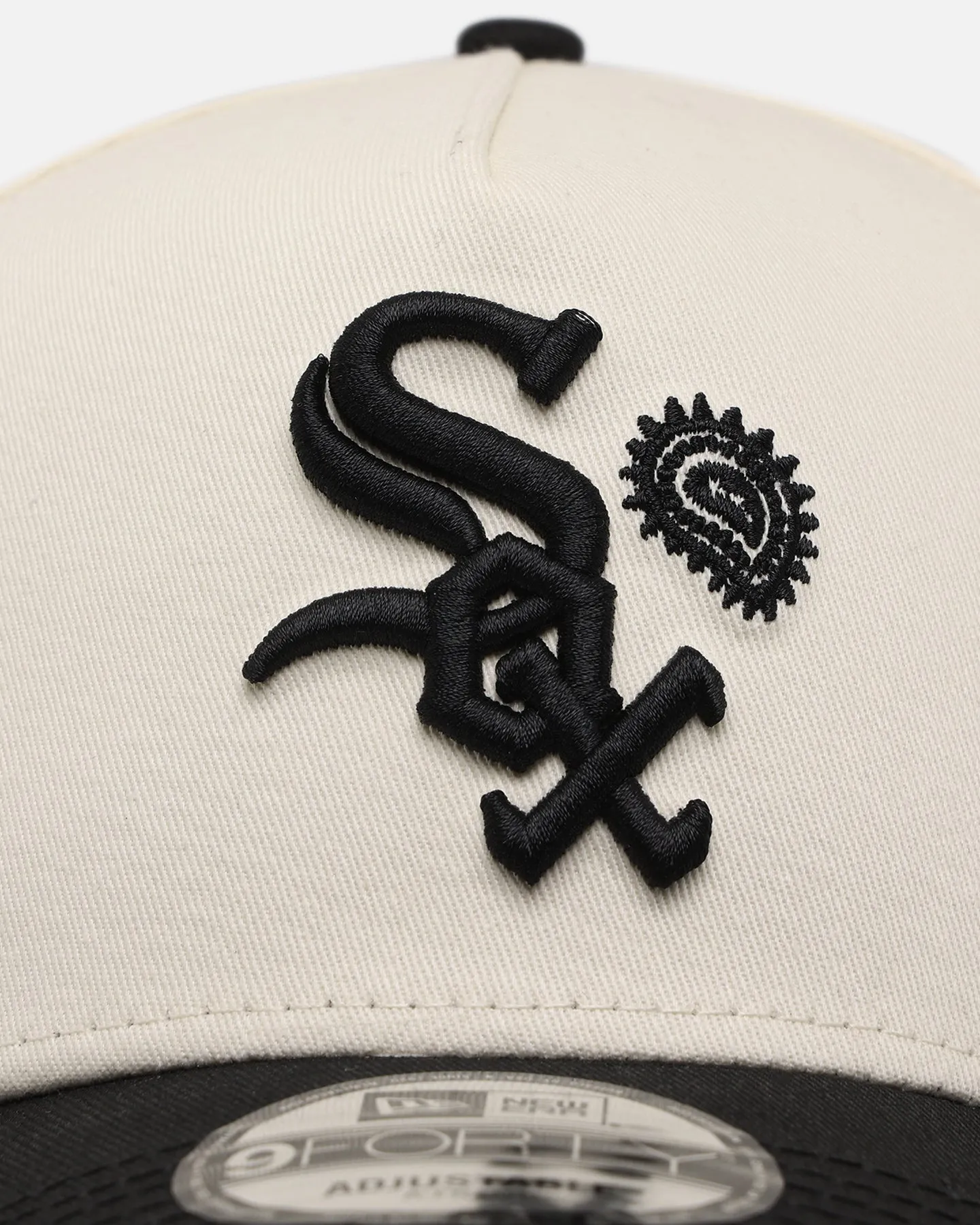 New Era Chicago White Sox 'Paisley Hit' 9FORTY A-Frame Snapback Chrome White/Black sold by Culture Kings product image thumbnail 5