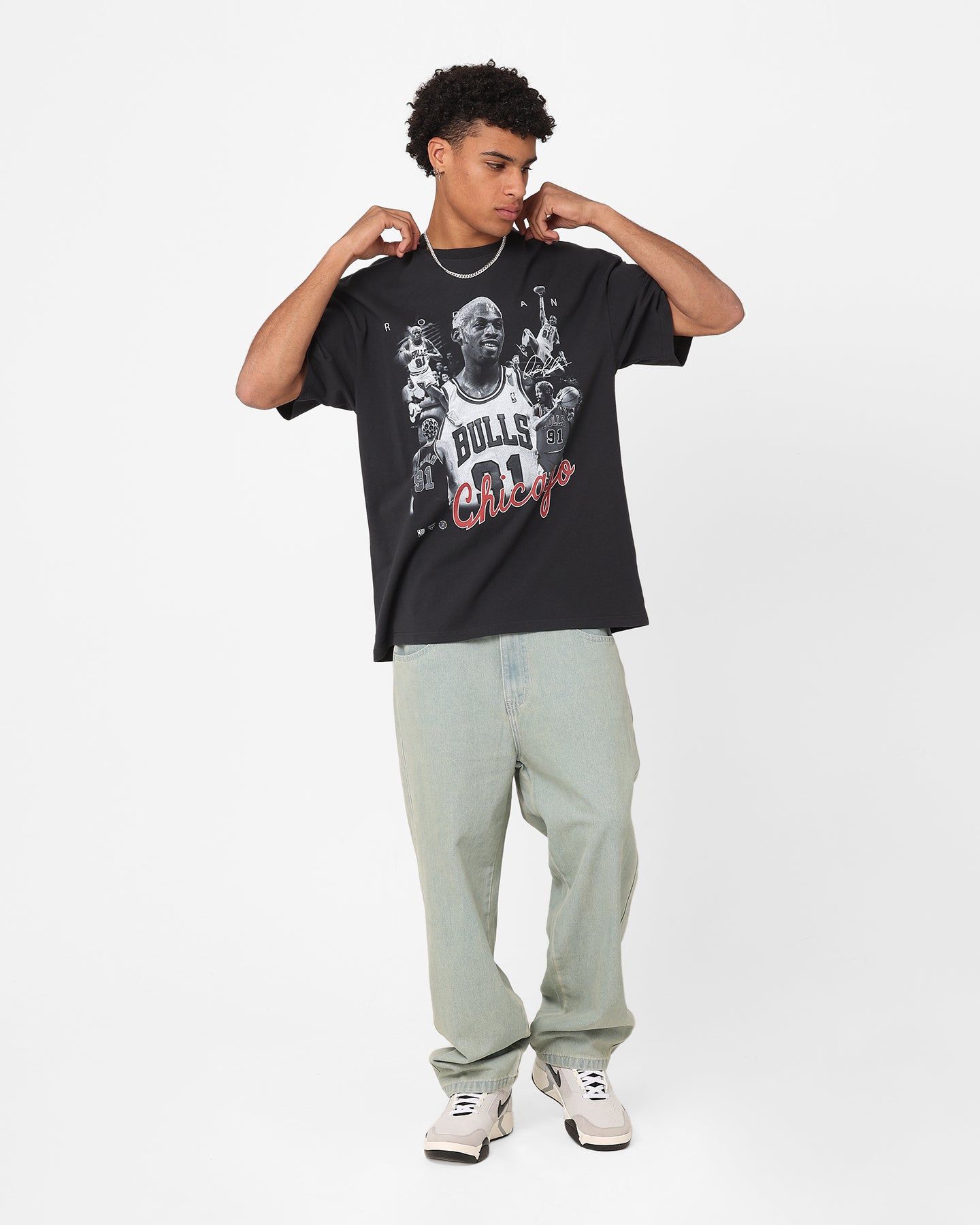 Mitchell & Ness Chicago Bulls Dennis Rodman Player Photo T-Shirt Faded Black sold by Culture Kings product image thumbnail 2