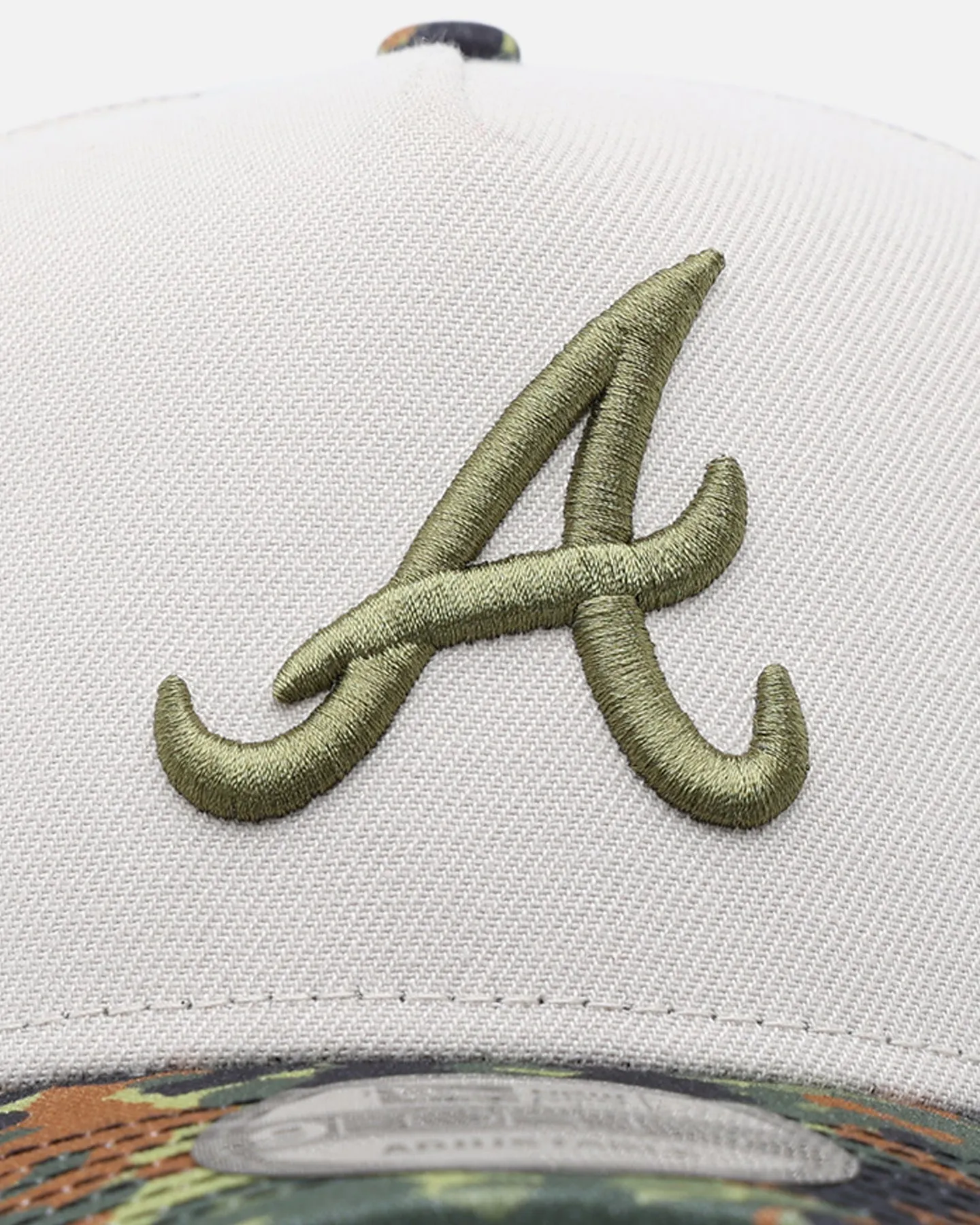 New Era Atlanta Braves "Camo Visor" 9FORTY A-Frame Trucker Snapback Stone/Olive sold by Culture Kings product image thumbnail 5