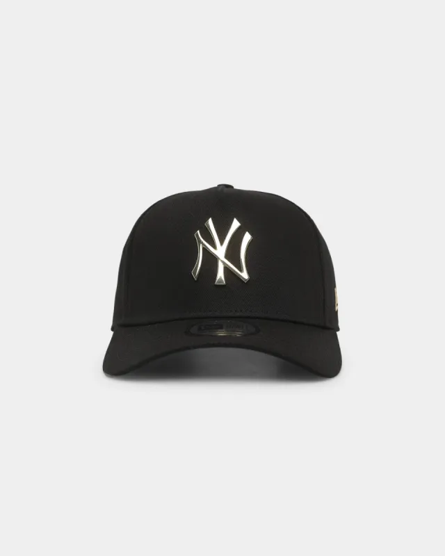 New Era New York Yankees 'Metal Badge' 9FORTY K-Frame Snapback Black/Gold Metallic sold by Culture Kings