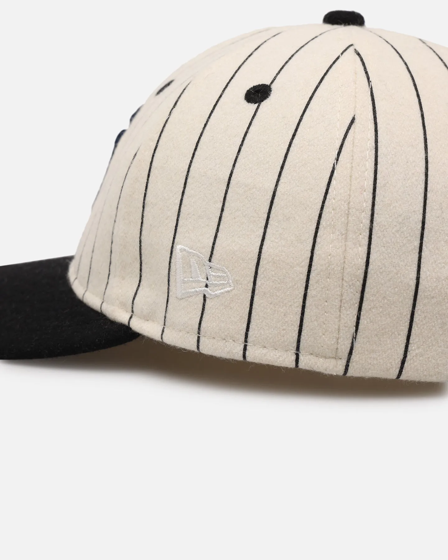 New Era New York Yankees 9FIFTY Retro Crown Strapback Off White/Black sold by Culture Kings product image thumbnail 2