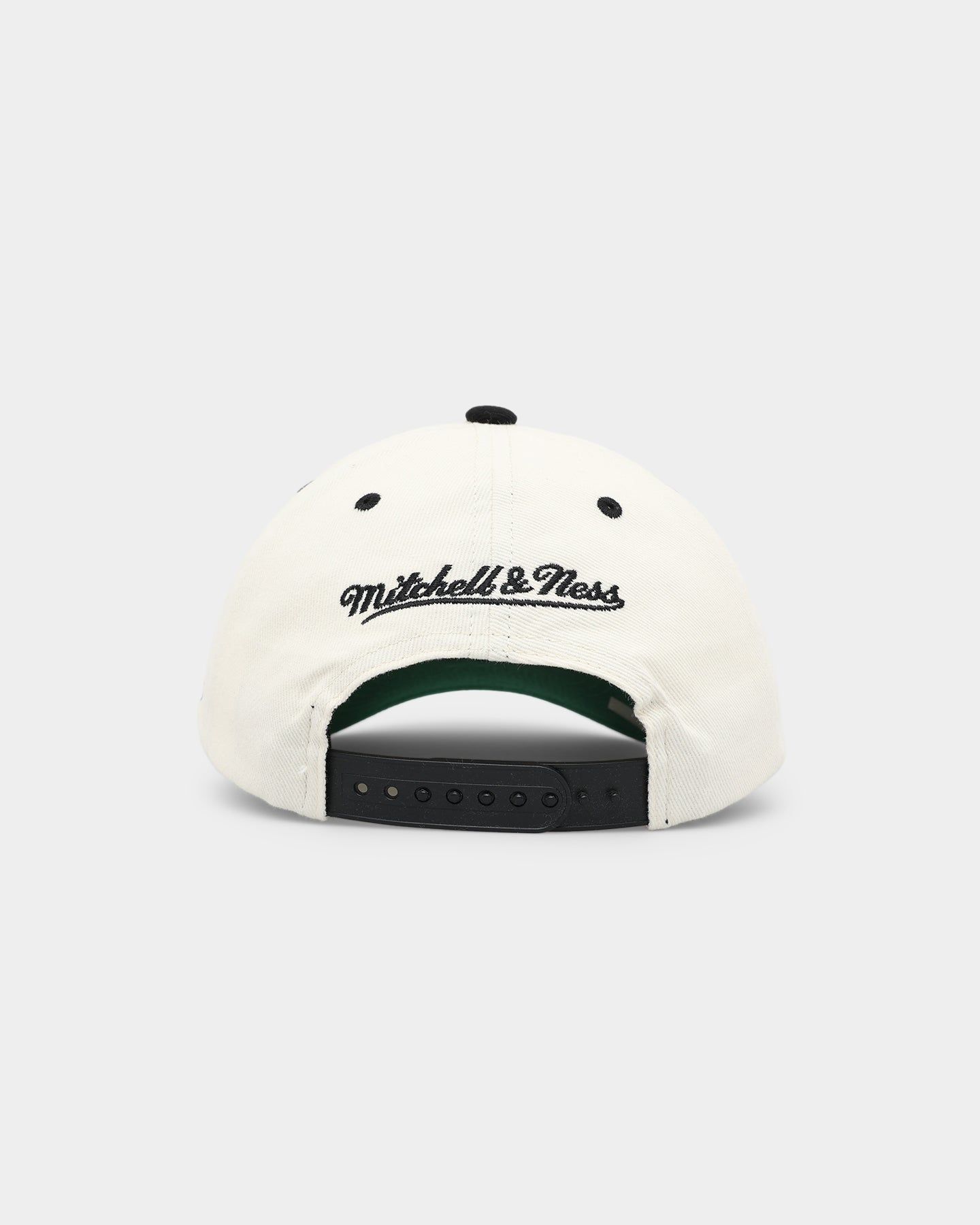 Mitchell & Ness Los Angeles Lakers 'Versus' Chicago Bulls Deadstock Snapback Off White/Black sold by Culture Kings product image thumbnail 2